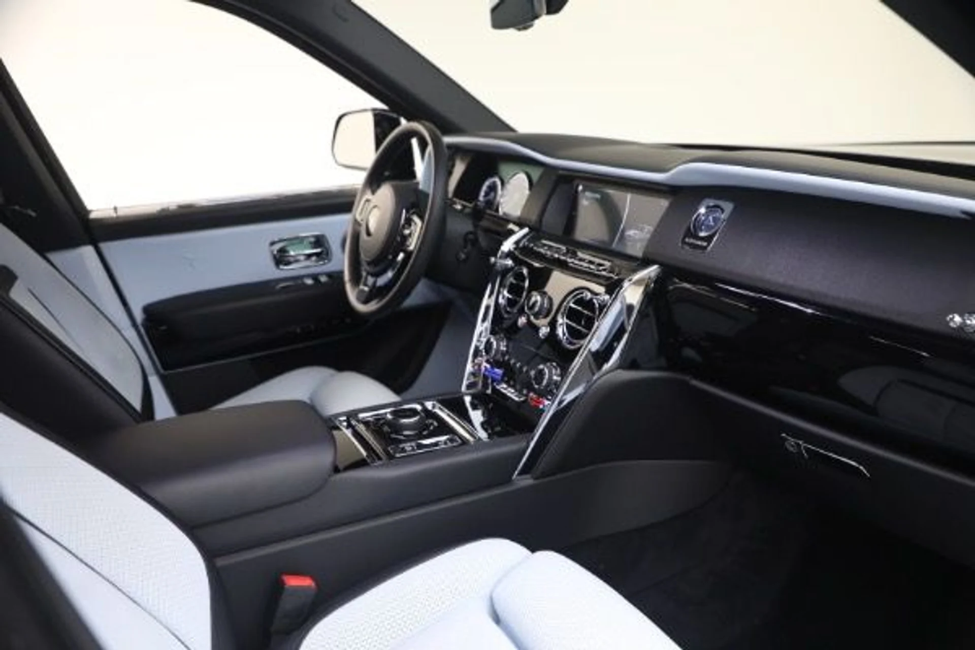 mph016_1337895363_Used_2022_Rolls_Royce_Cullinan_d5b2cf0b58