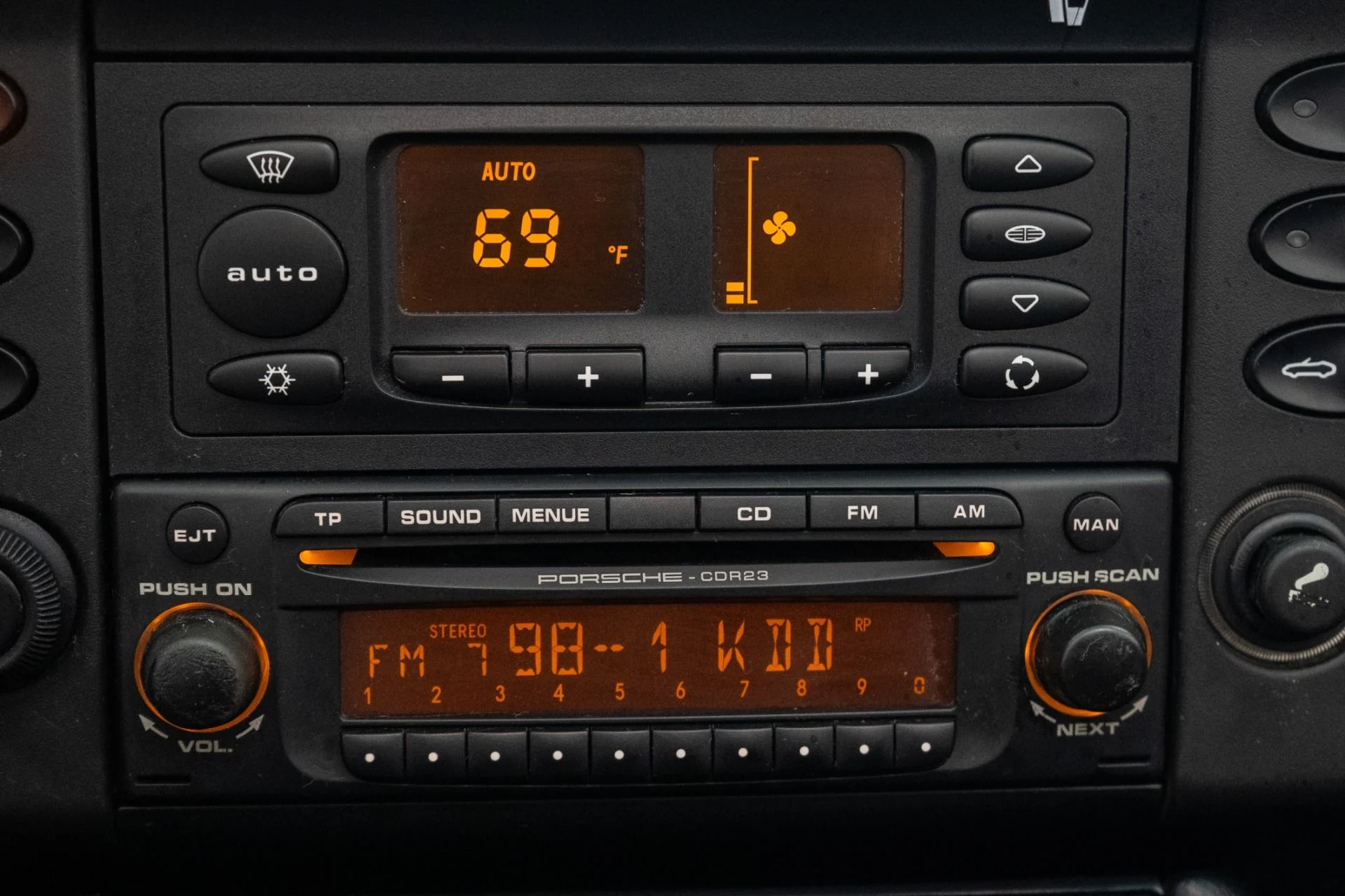 mph016_1337995497_Used_2004_Porsche_911_Carrera_Cabriolet_1761773538_82751c9152