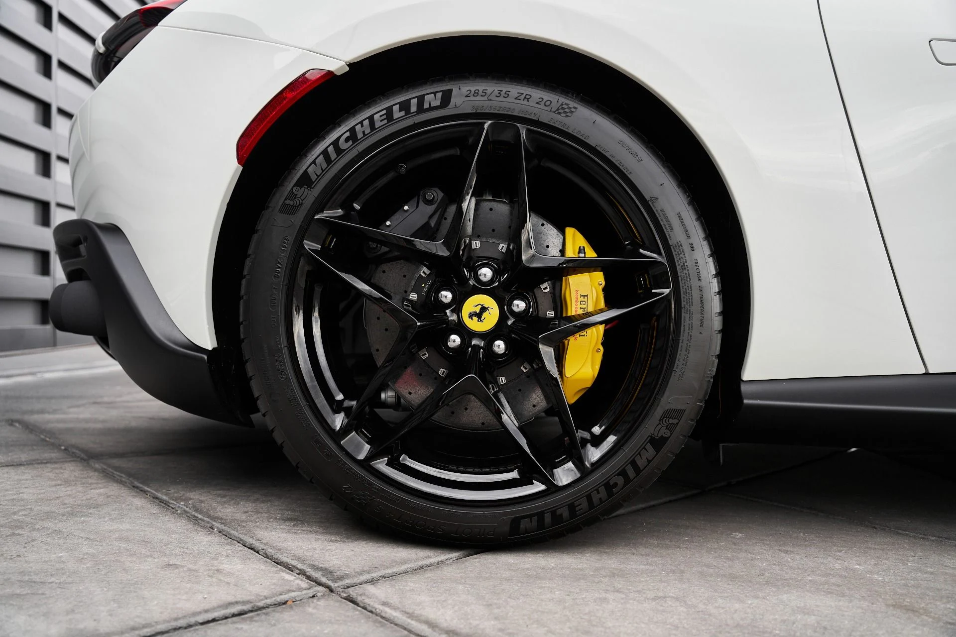 mph016_1340214865_Used_2024_Ferrari_Roma_Base_1763170054_28df1865d8