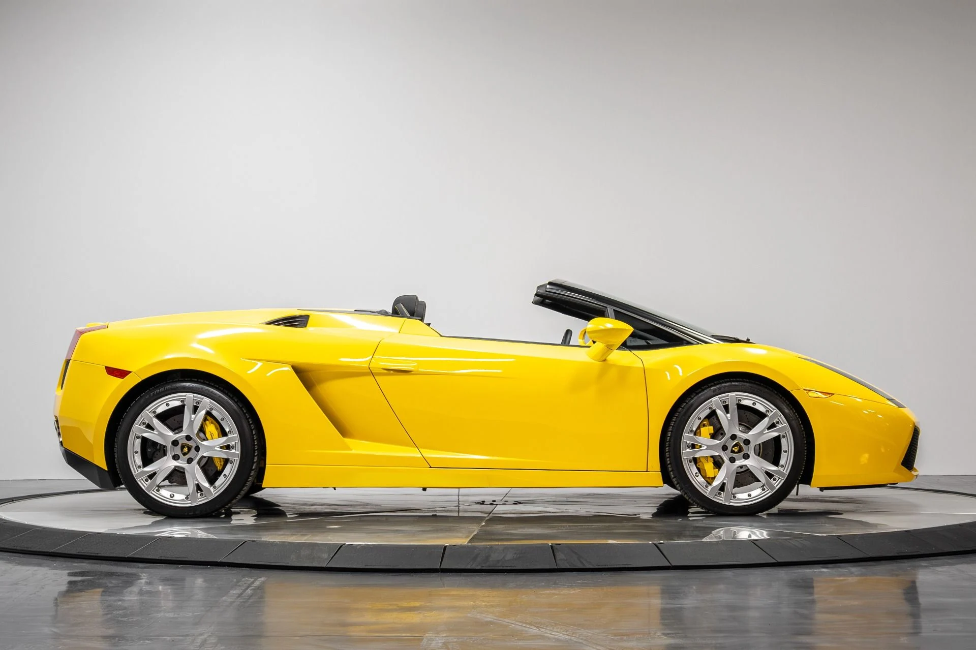 mph016_1357066079_Used_2007_Lamborghini_Gallardo_Spyder_1766529333_a82e2ed534