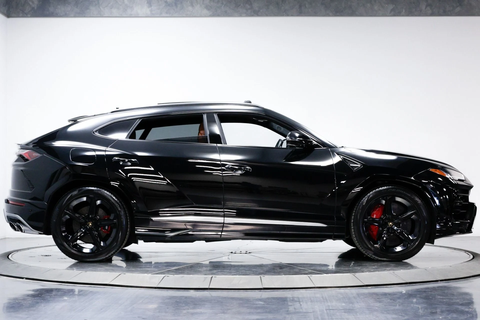 mph016_1364320778_Used_2019_Lamborghini_Urus_1760386129_906e905e7b