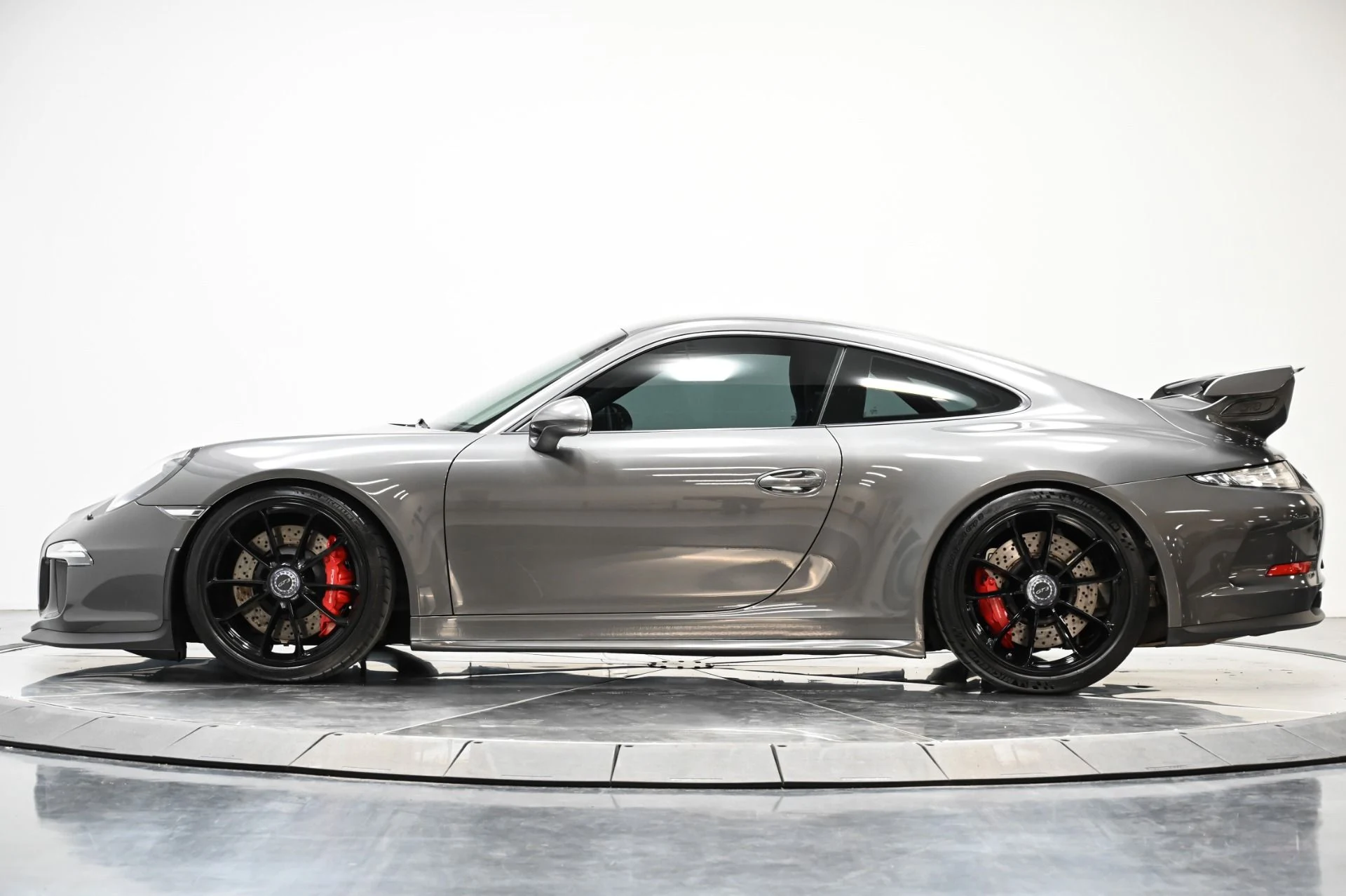 mph016_1366857761_Used_2015_Porsche_911_GT_3_1749853889_460bf85bb7