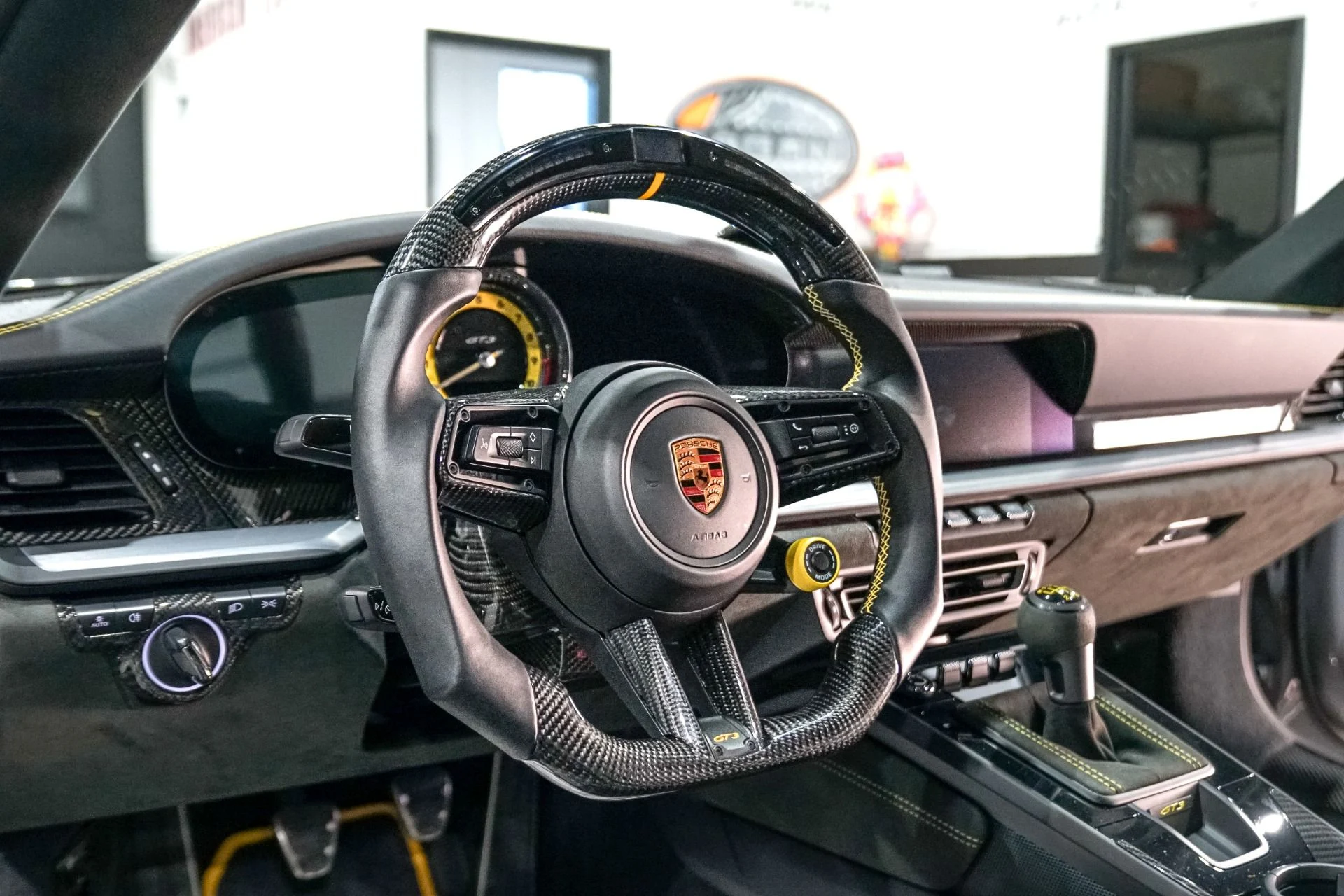 mph016_1367628431_Used_2022_Porsche_911_GT_3_1766780428_8532d30987