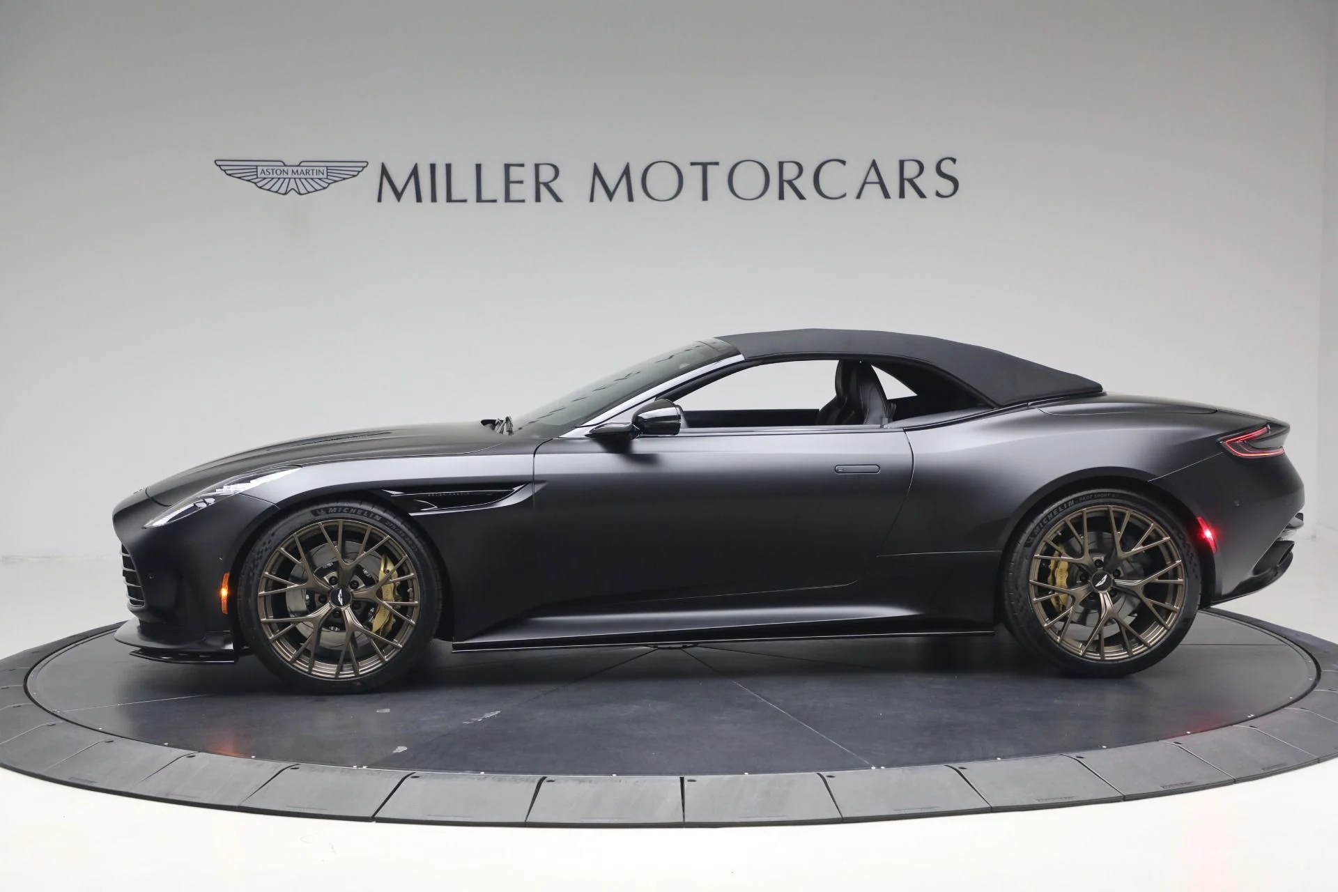 mph016_1379562181_Used_2024_Aston_Martin_DB_12_Volante_1778012465_58621b7df3