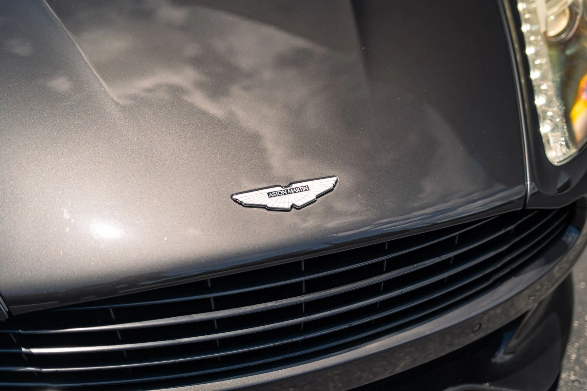 mph016_1385643764_Used_2014_Aston_Martin_Vanquish_Carbon_Exterior_Package_1782856406_f9026bce4f