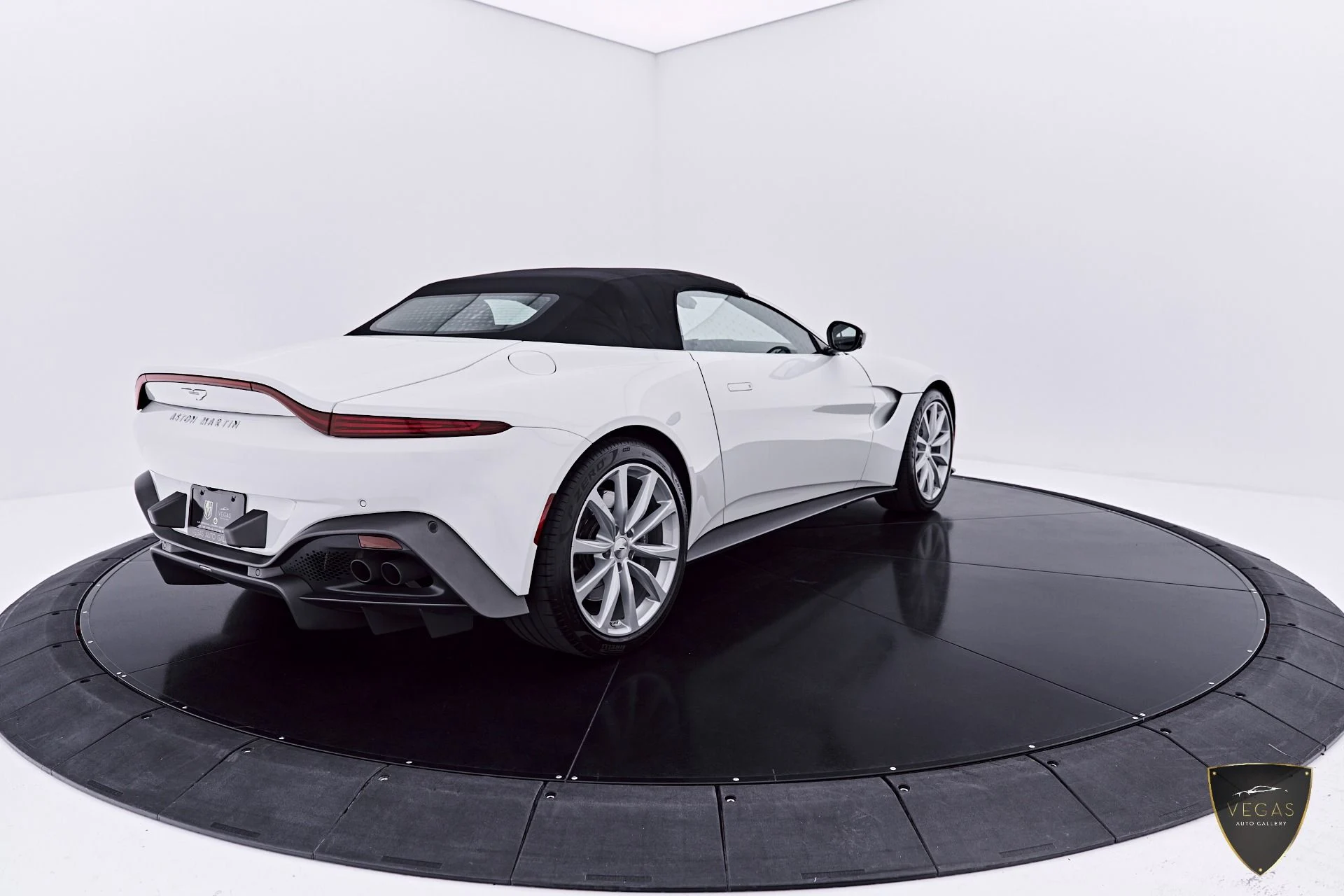 mph016_1391115219_Used_2023_Aston_Martin_Vantage_1783622413_53700ab580