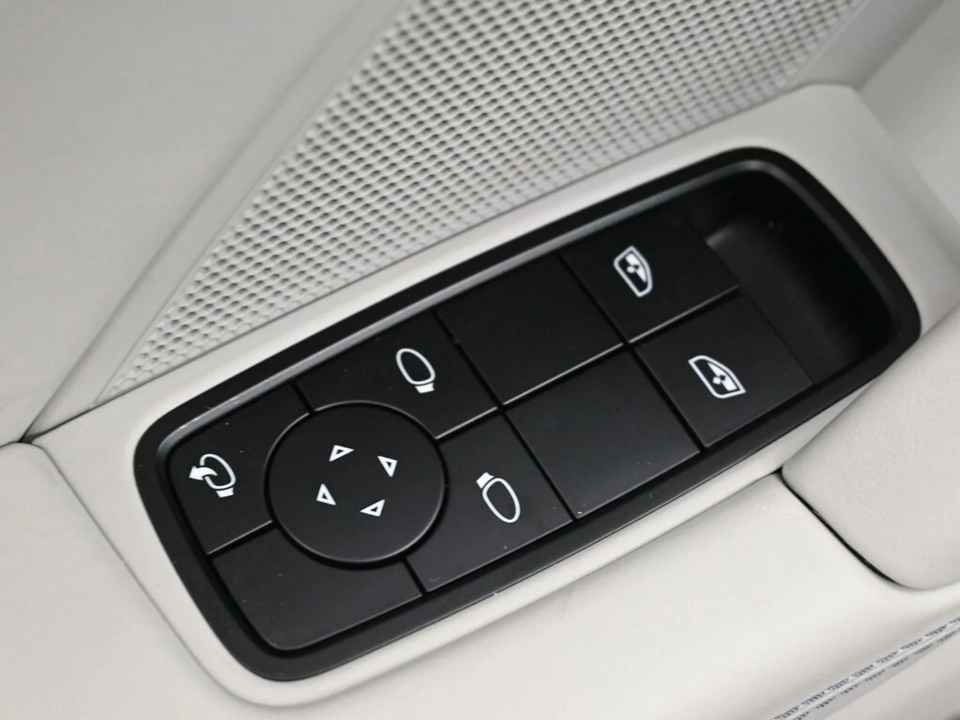 mph016_139257552_6d064707bfaef15584f0ec7b60eabc7ex_42f914421f