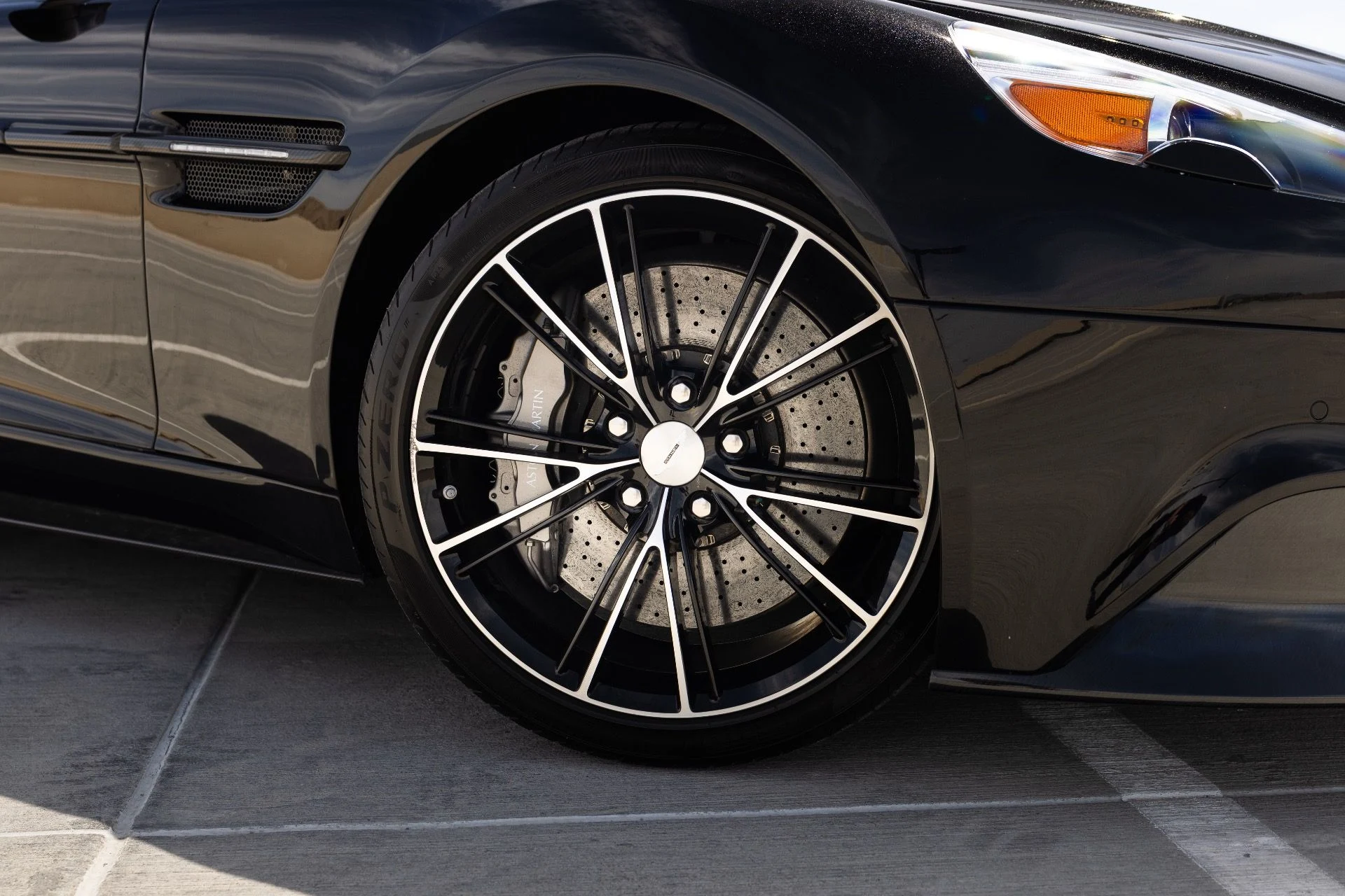 mph016_1396682362_Used_2015_Aston_Martin_Vanquish_Volante_1776978035_c5f65dd029