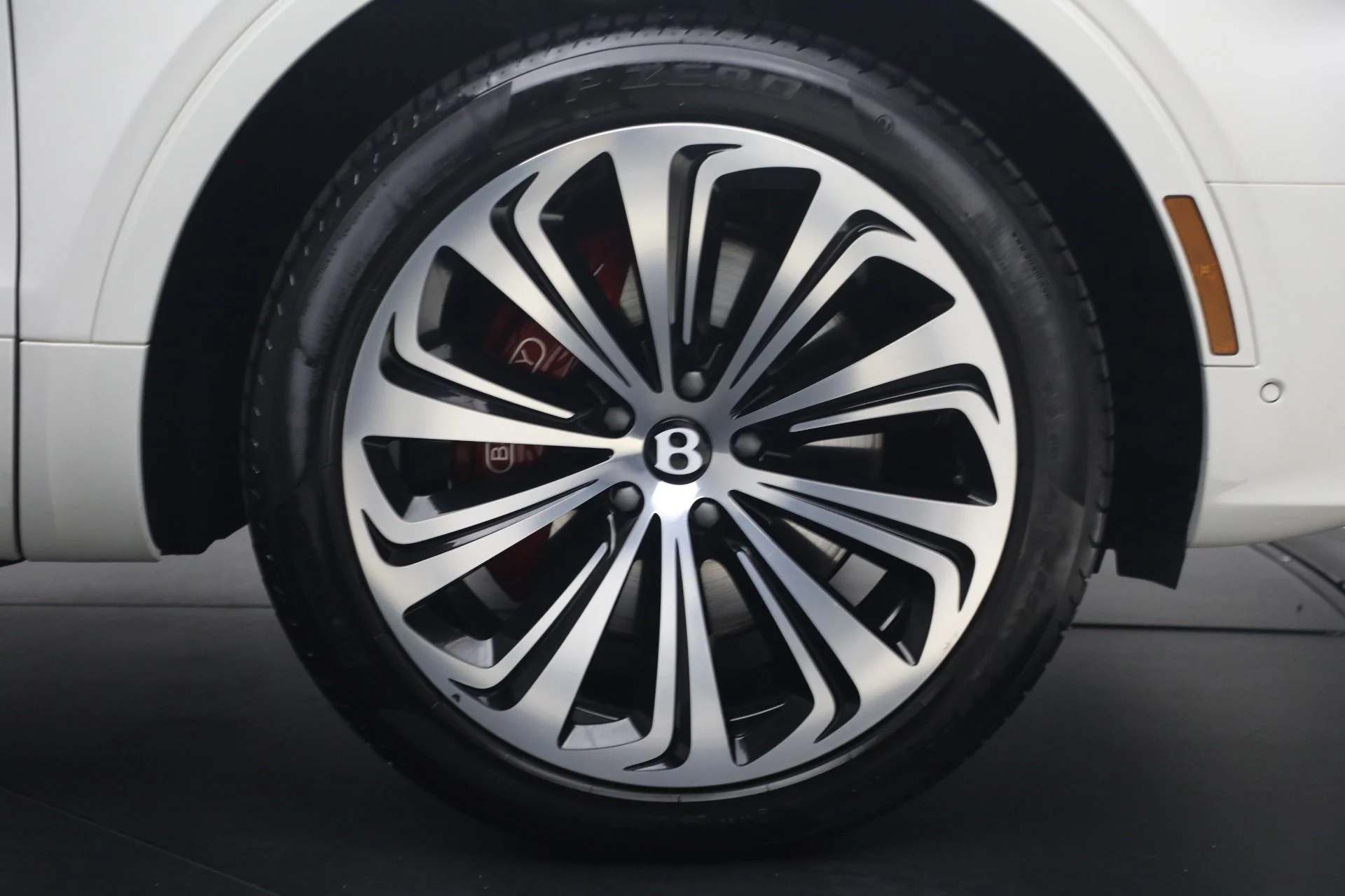 mph016_1399233111_Used_2022_Bentley_Bentayga_V8_1777753010_2586a5dced