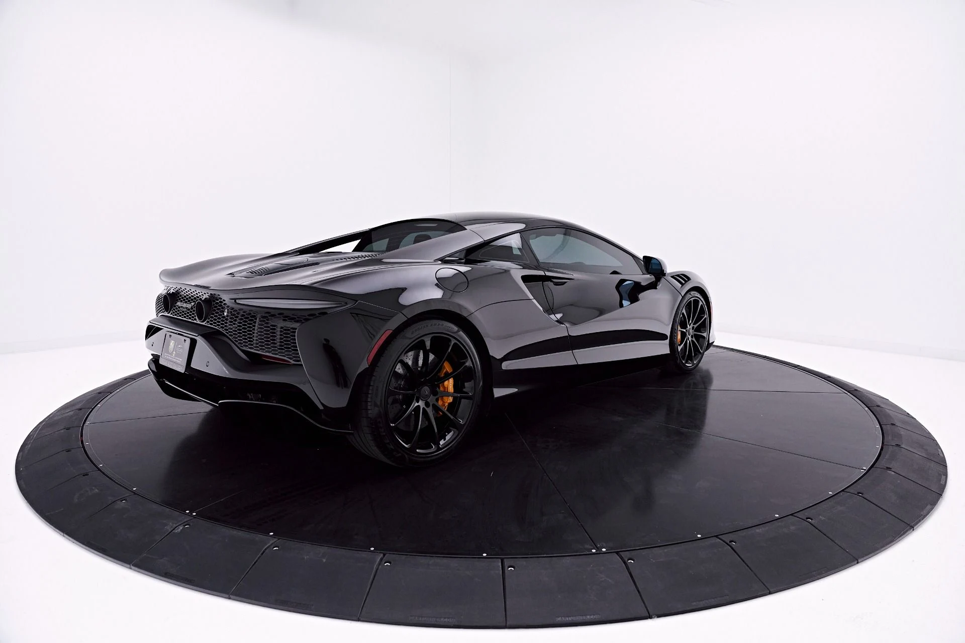 mph016_1402278371_Used_2026_Mc_Laren_Artura_Vision_1777507449_c4306dad1f