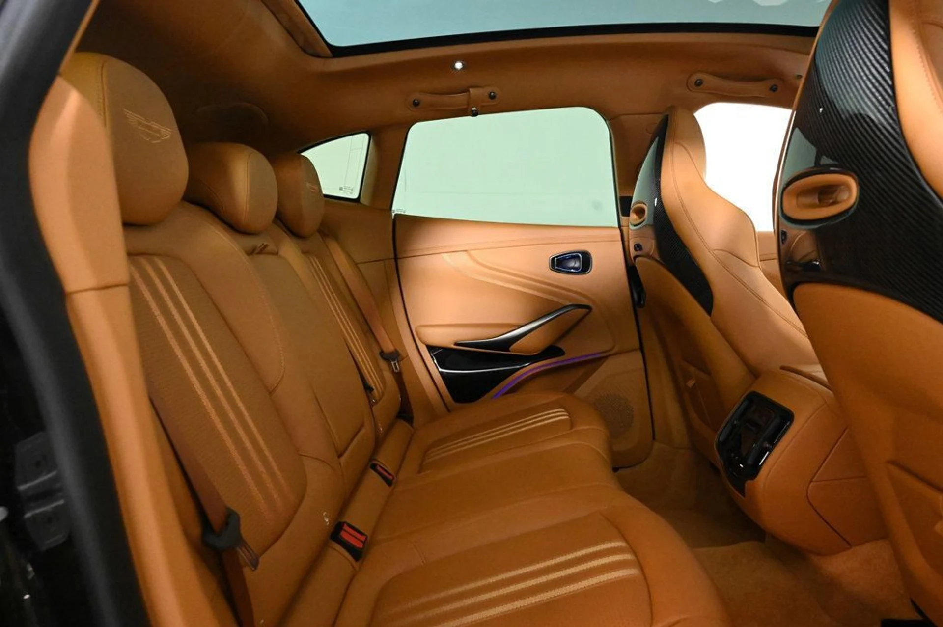 mph016_1402592102_new_2026_aston_martin_dbx_707awd_11350_22969430_16_1024_7bff8c920f