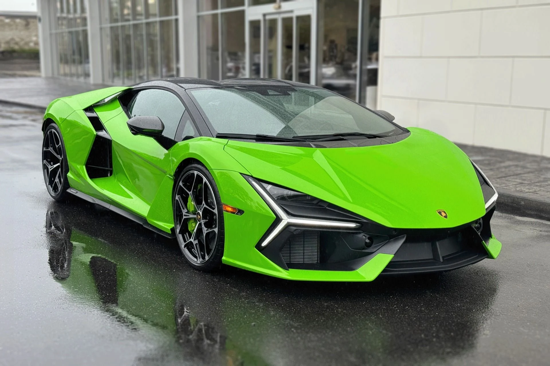 mph016_140937226_Used_2025_Lamborghini_Revuelto_1755791055_1274ef7a3b