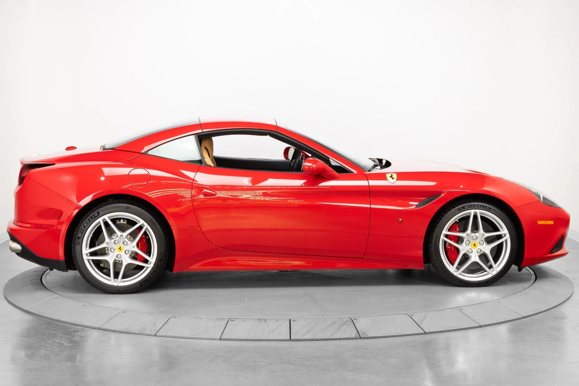 mph016_1416415652_Used_2017_Ferrari_California_T_1784583649_ded748878e