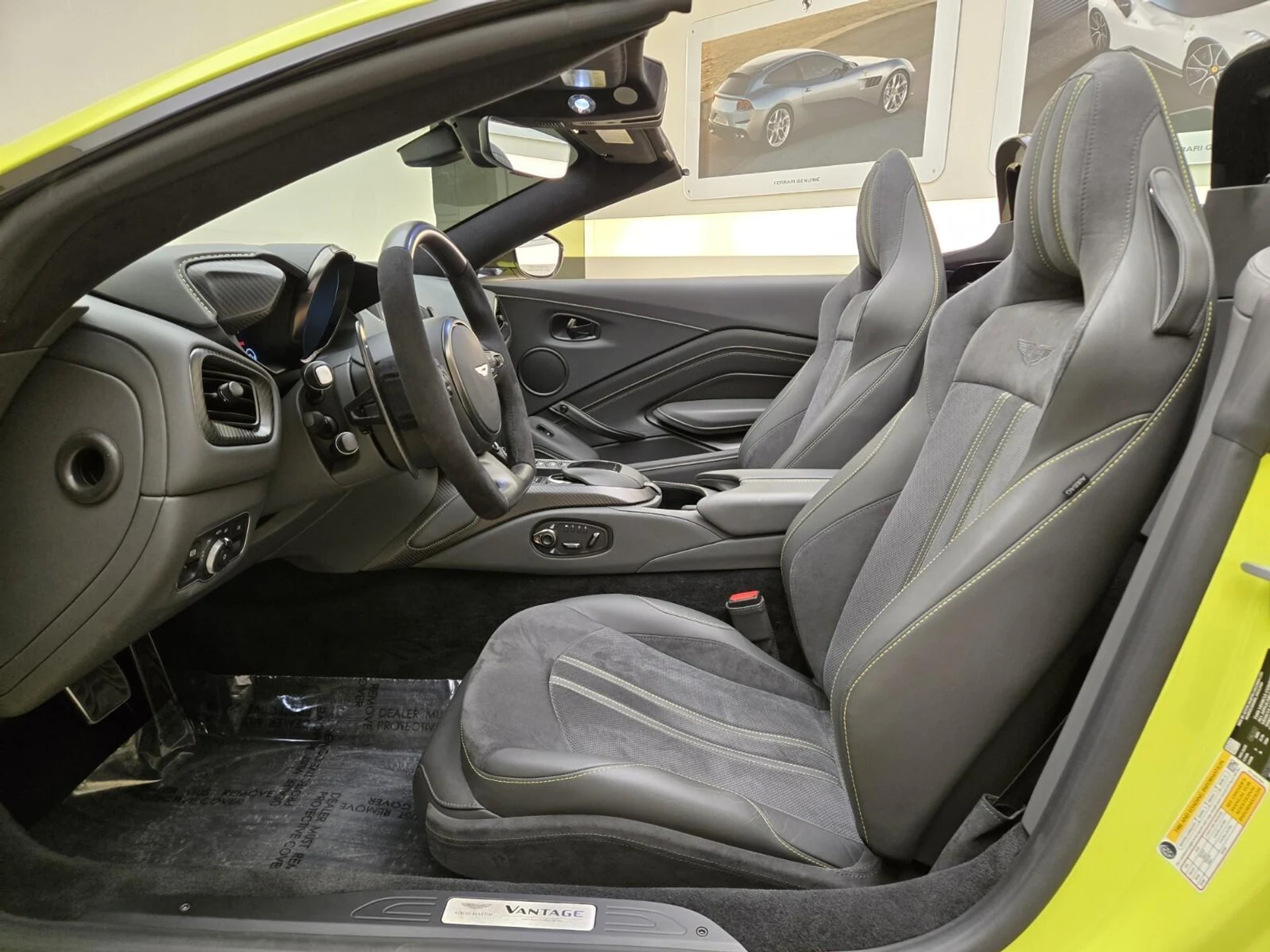 mph016_1417464813_Used_2023_Aston_Martin_Vantage_1762849142_9d09682346