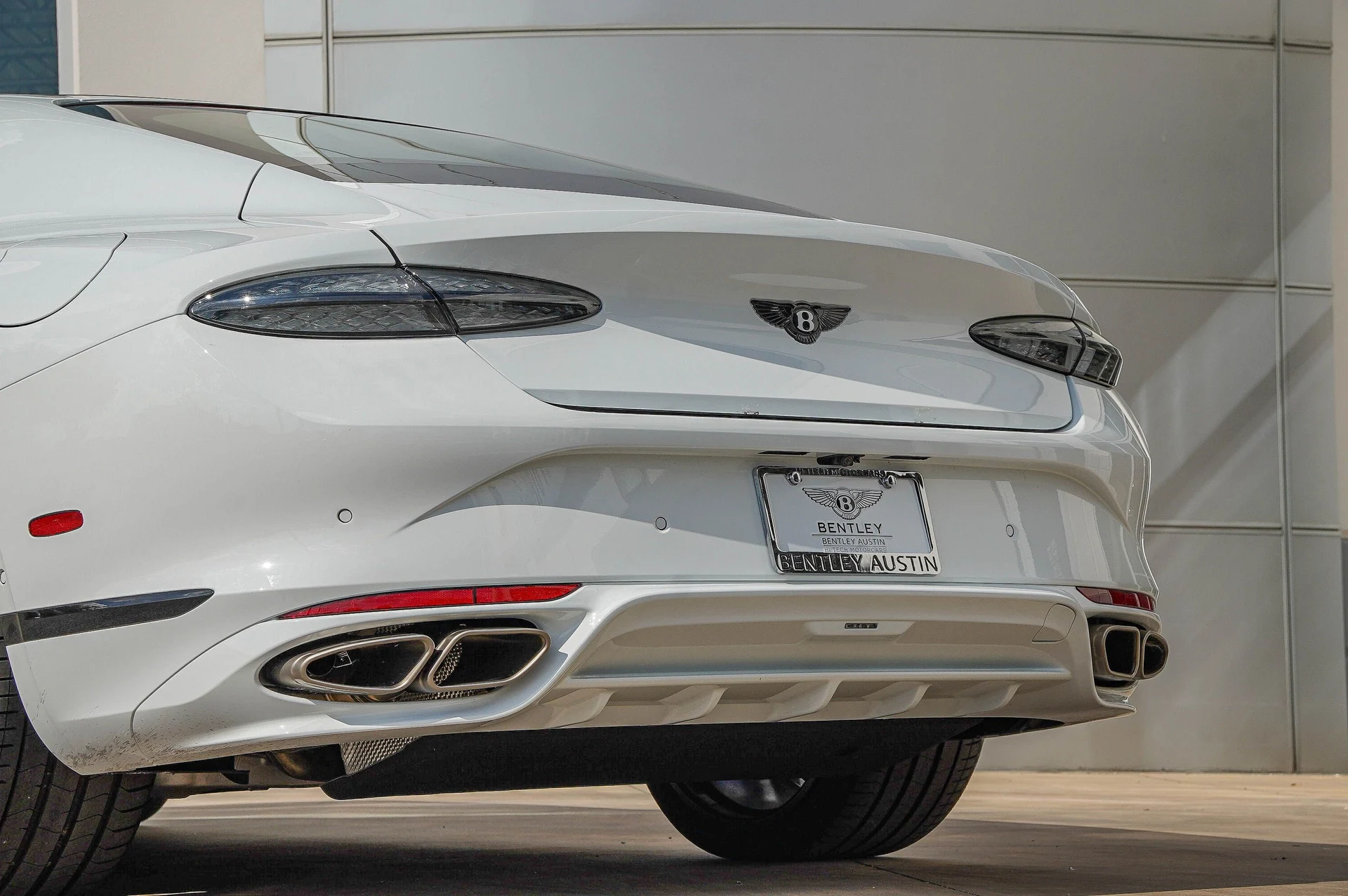 mph016_1417498139_Hi_Tech_Luxury_Imports_LLC_SCBCR_2_ZG_8_TC_024812_image_16_ee39480883