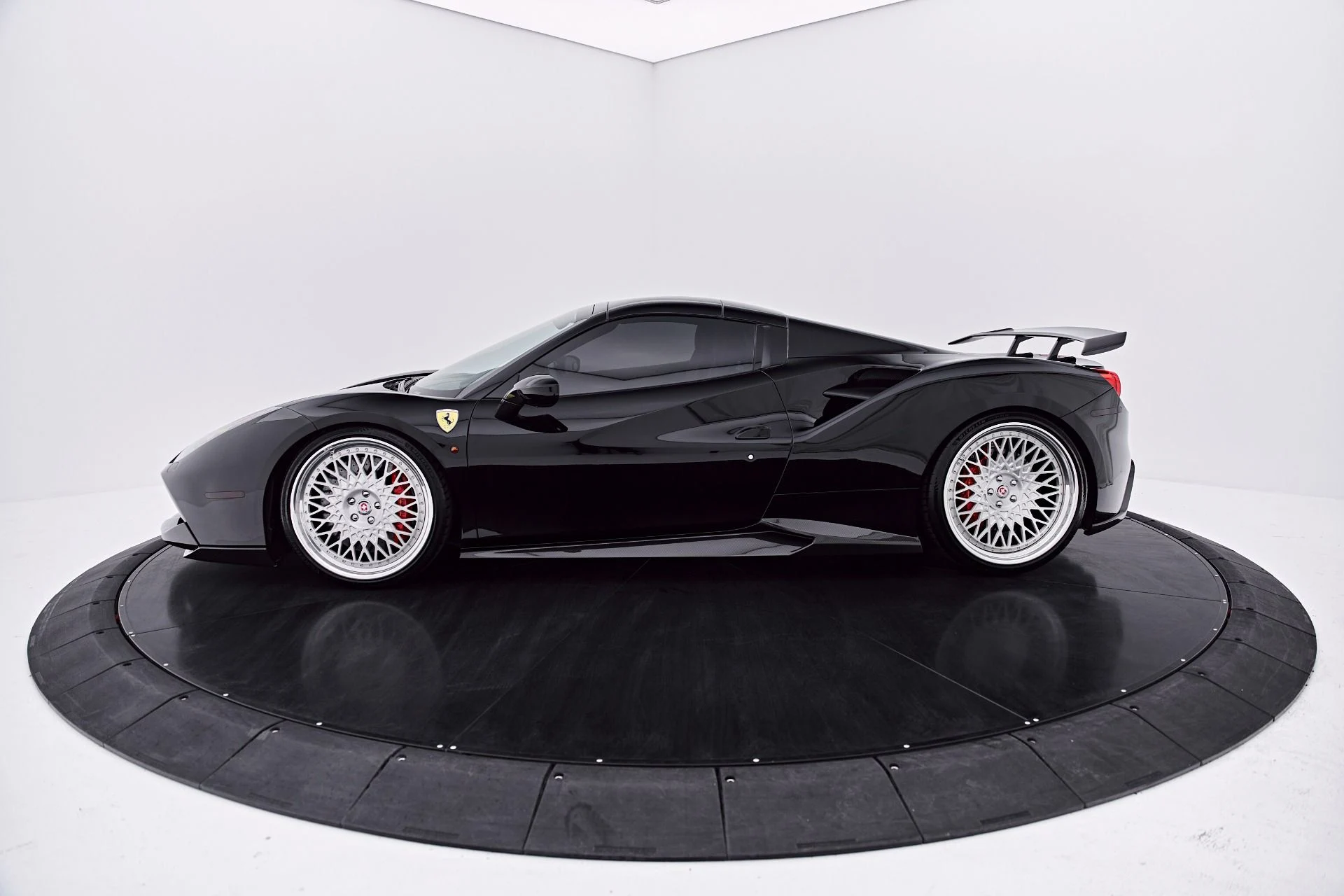 mph016_1418175778_Used_2018_Ferrari_488_Spider_Base_1786671592_3b7a725d54