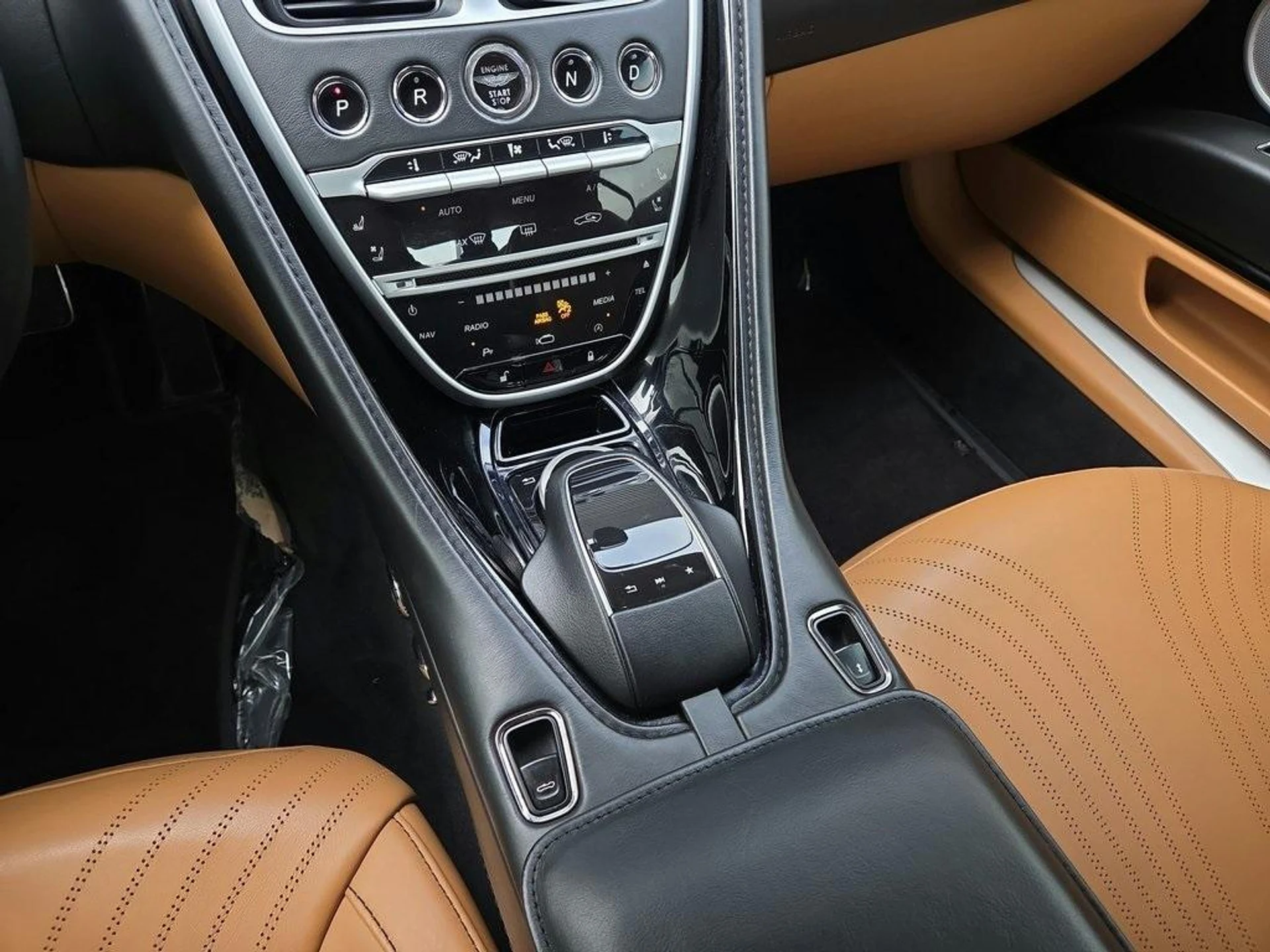 mph016_1433542806_f_ihnl_A_Wavf_E8_UP_630_O6l08_24_03a40a5441