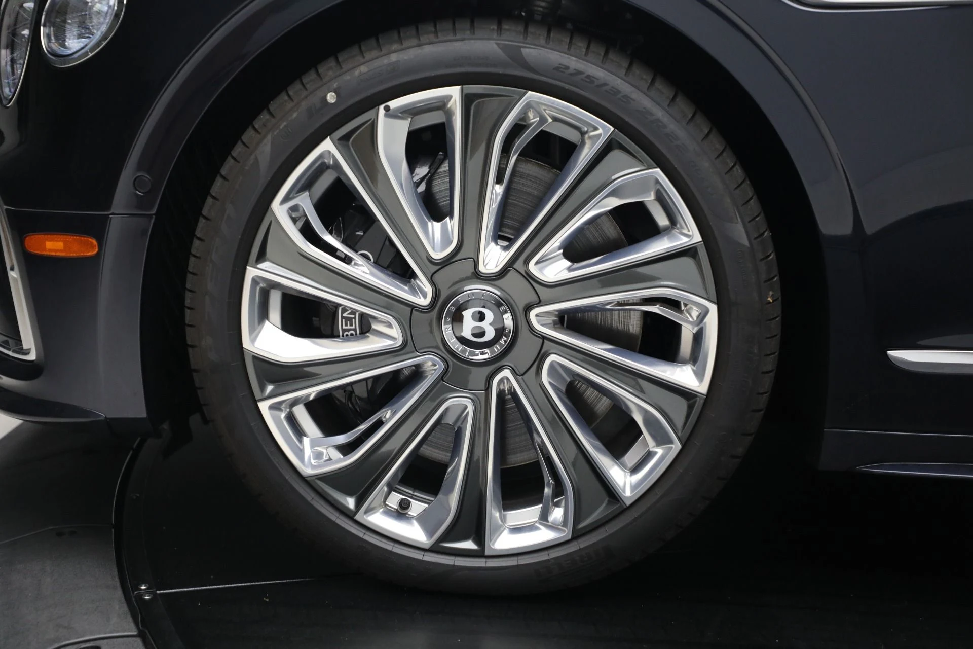 mph016_1437168240_New_2025_Bentley_Flying_Spur_Mulliner_7079ed273e
