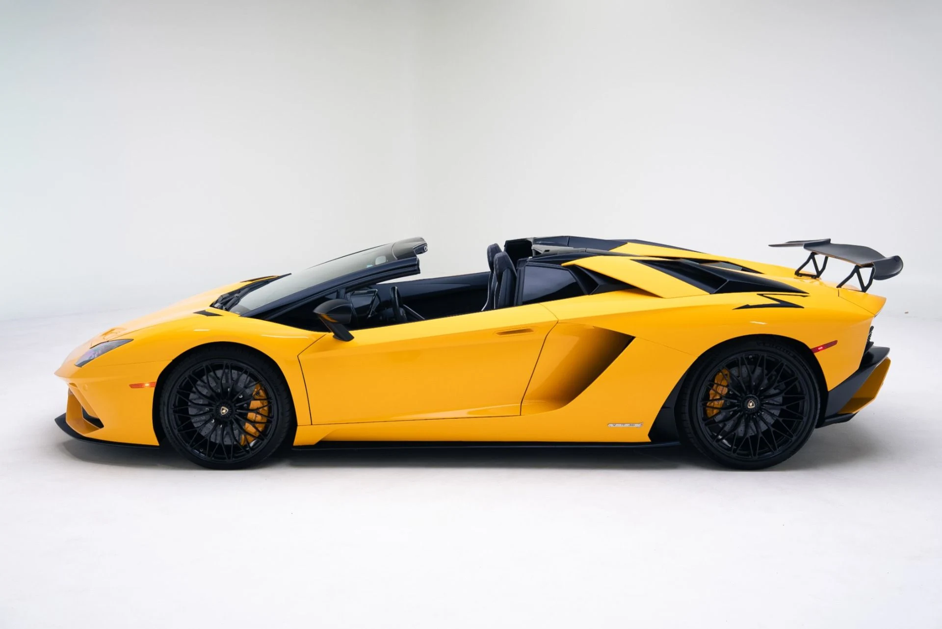 mph016_1441197074_Used_2018_Lamborghini_Aventador_Roadster_LP_740_4_S_1767990844_74ad7d6265