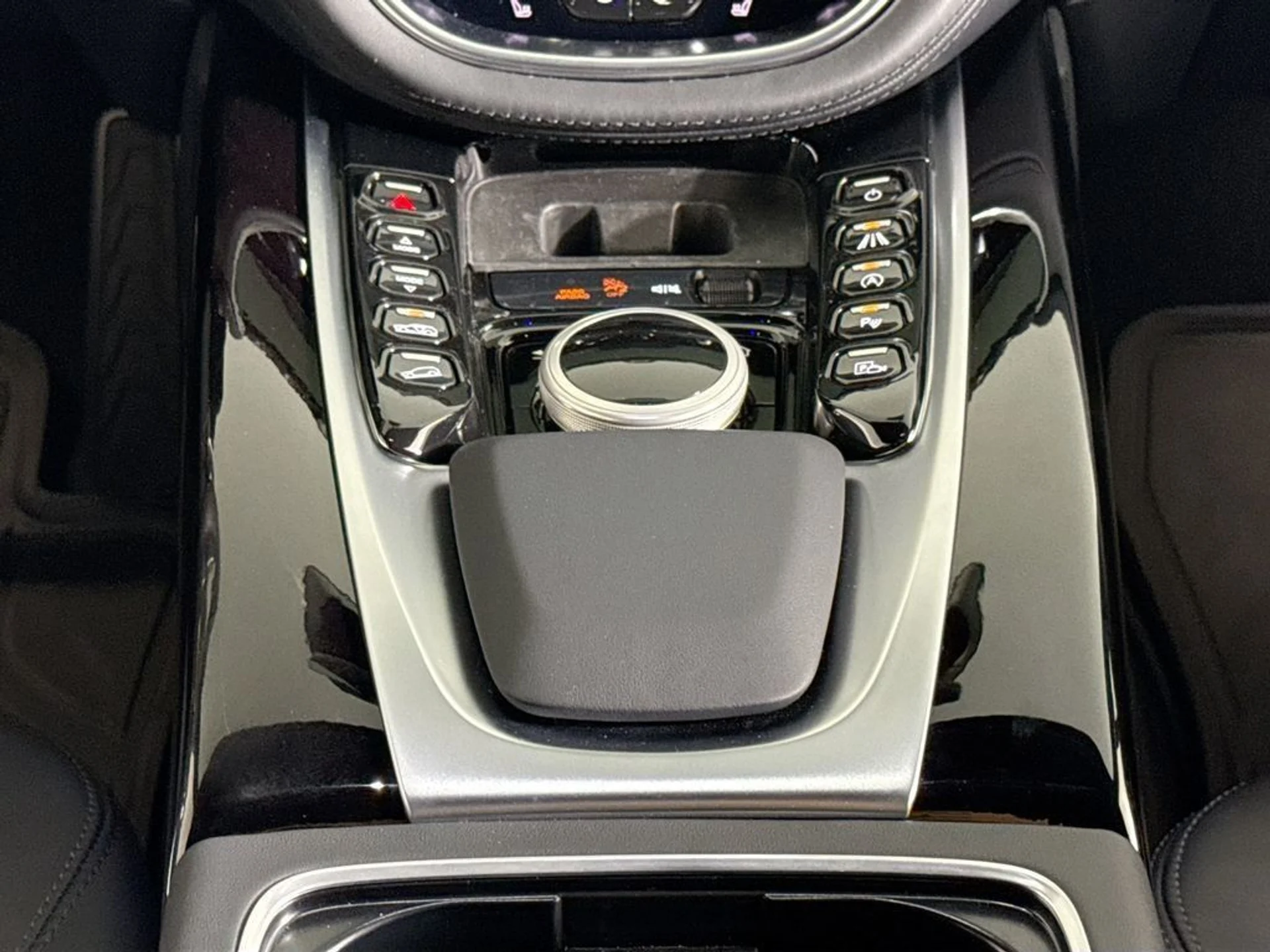 mph016_1442933186_used_2024_aston_martin_dbx_550_11350_23055053_17_1024_1c29cd3140