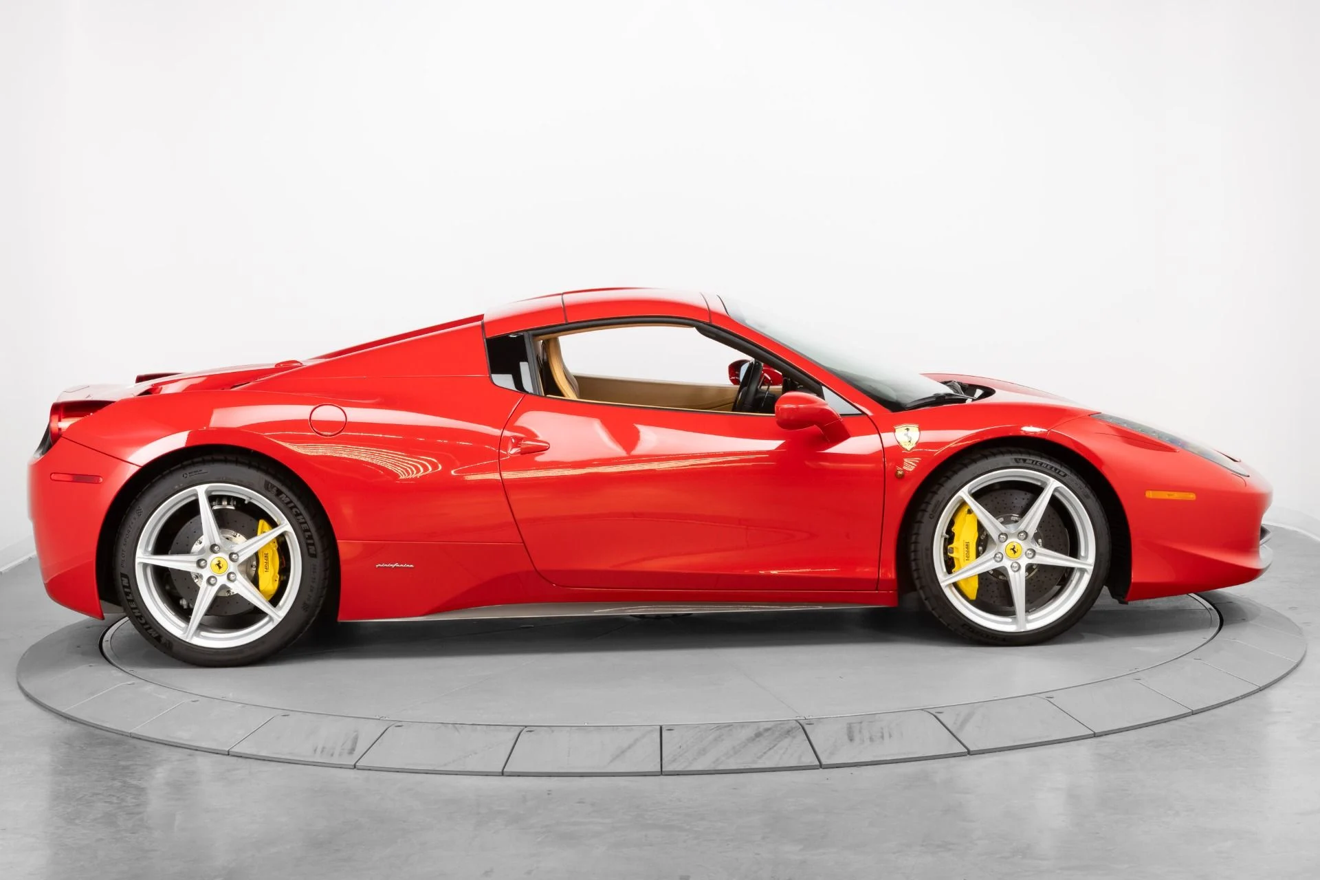 mph016_1444006561_Used_2014_Ferrari_458_Spider_1781623433_96b9672e8e