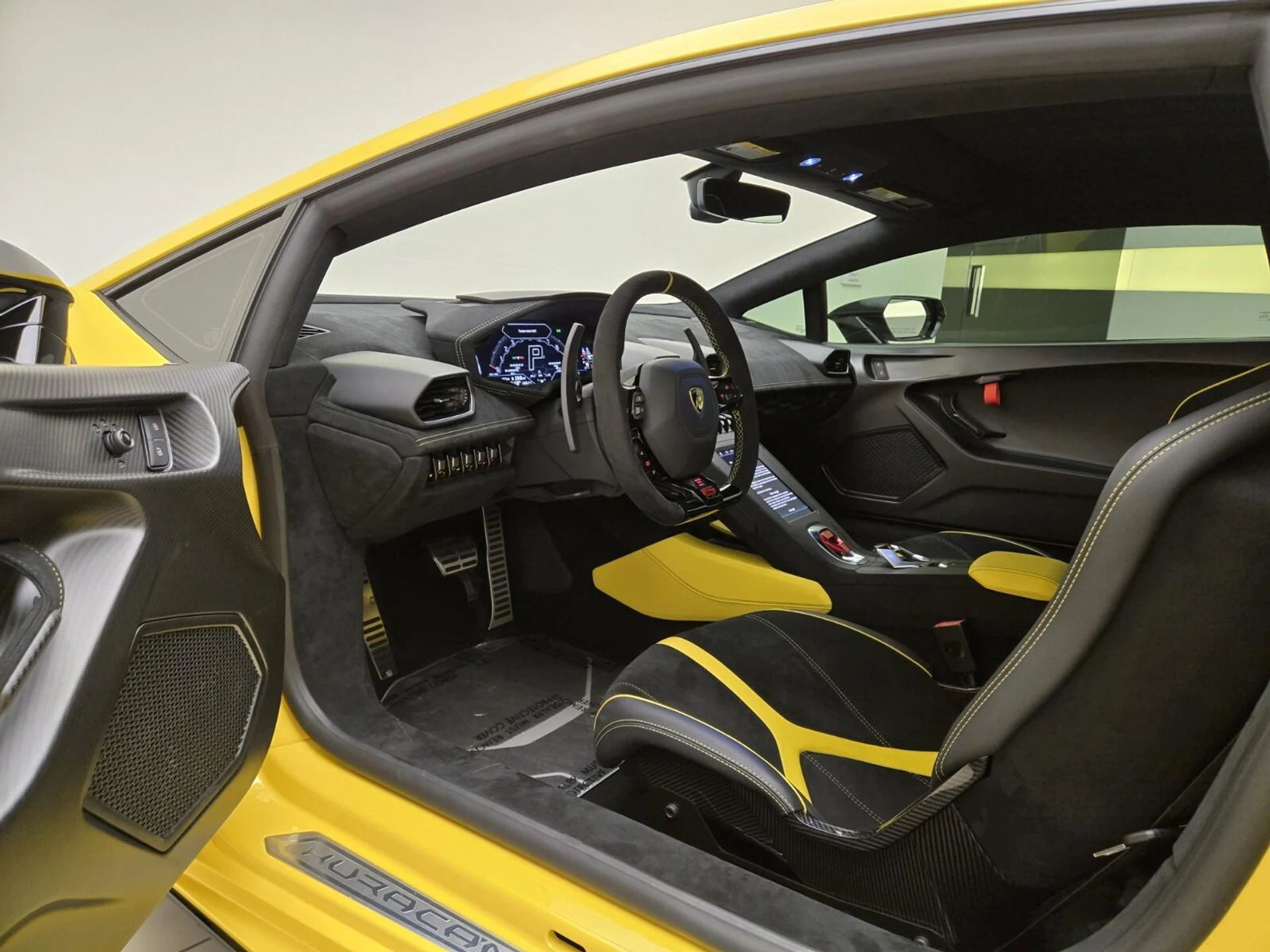 mph016_1447265196_Used_2022_Lamborghini_Huracan_STO_1755758926_42395a2509
