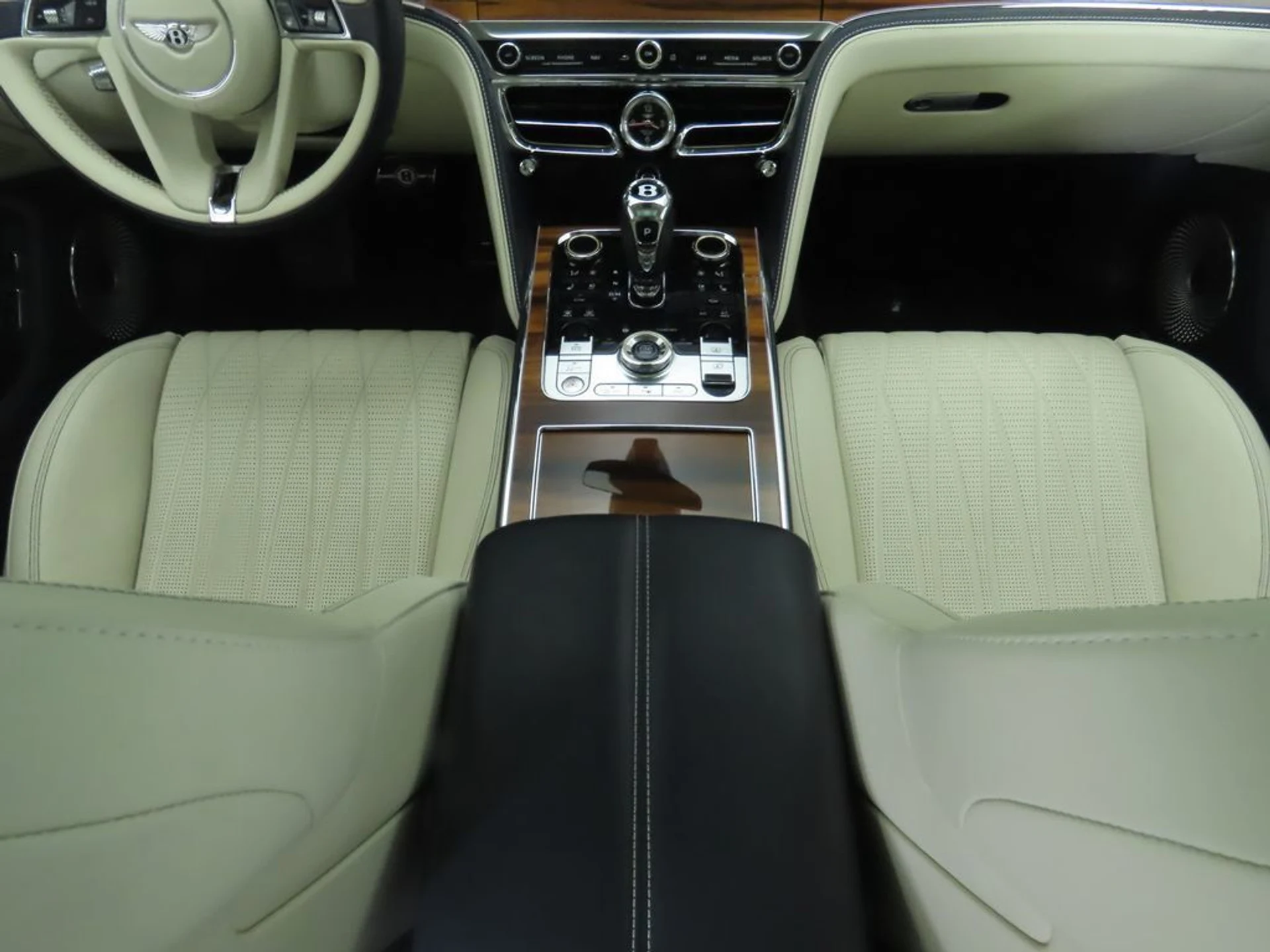 mph016_1453100876_used_2020_bentley_flying_spur_w12sedan_8119_22909310_17_1024_bbcc6ee63a