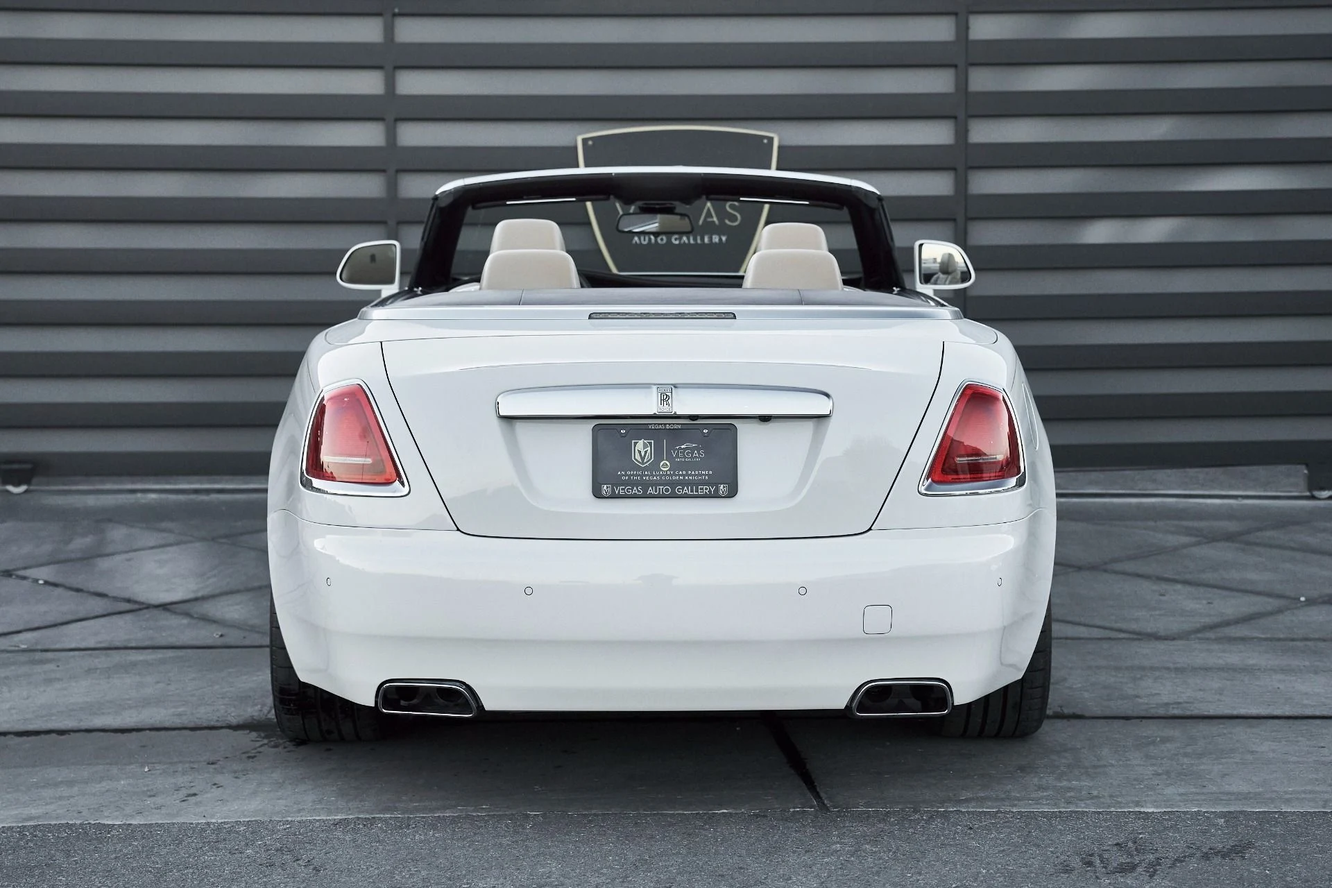 mph016_1479143173_Used_2017_Rolls_Royce_Dawn_Base_1764730538_d1f0a61834