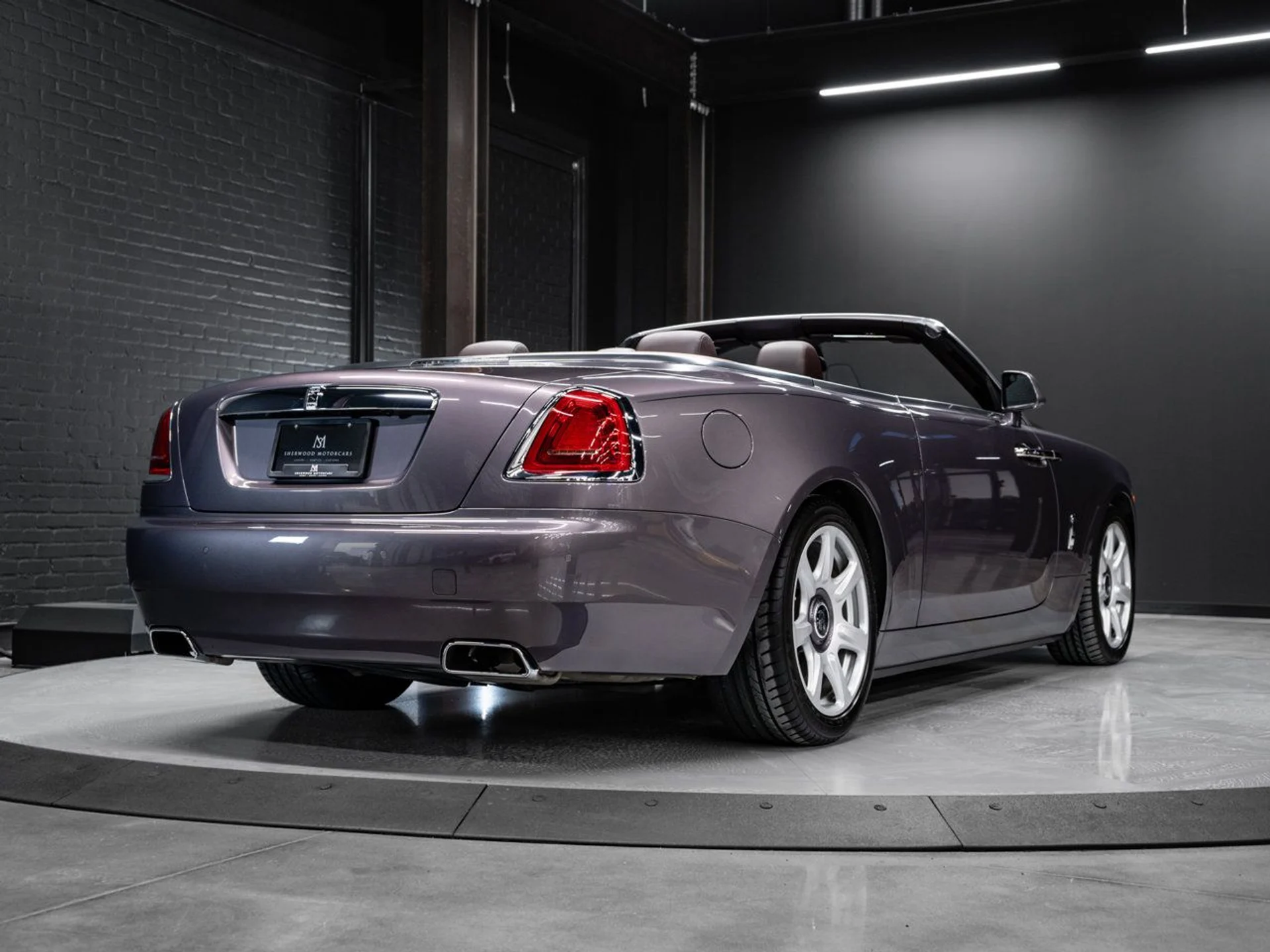 mph016_1482578279_rolls_royce_dawn_2016_21e760e515