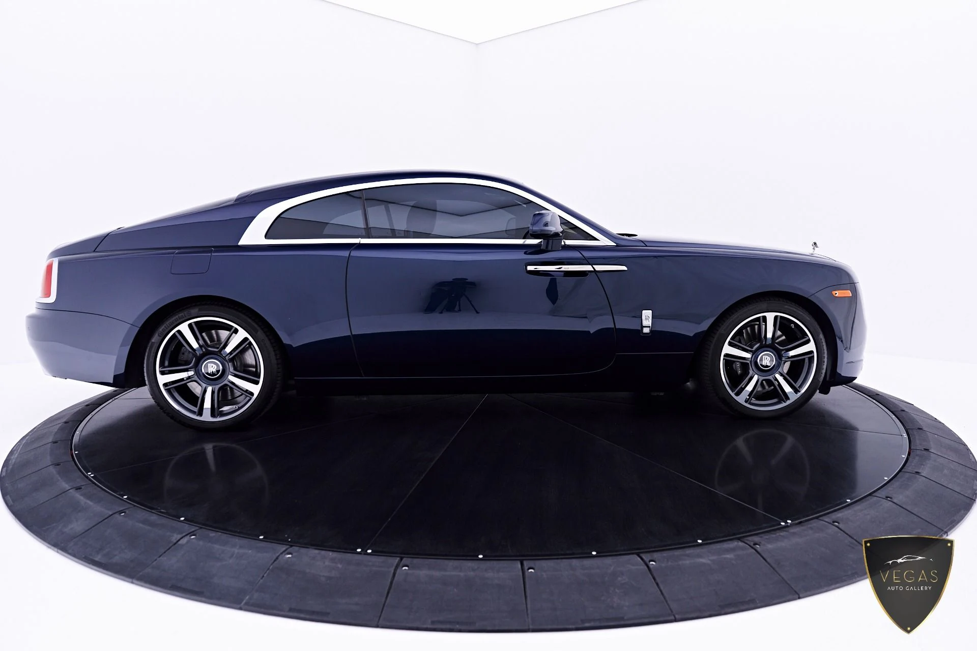mph016_1483229287_Used_2017_Rolls_Royce_Wraith_Base_1782429911_10a894fe7e