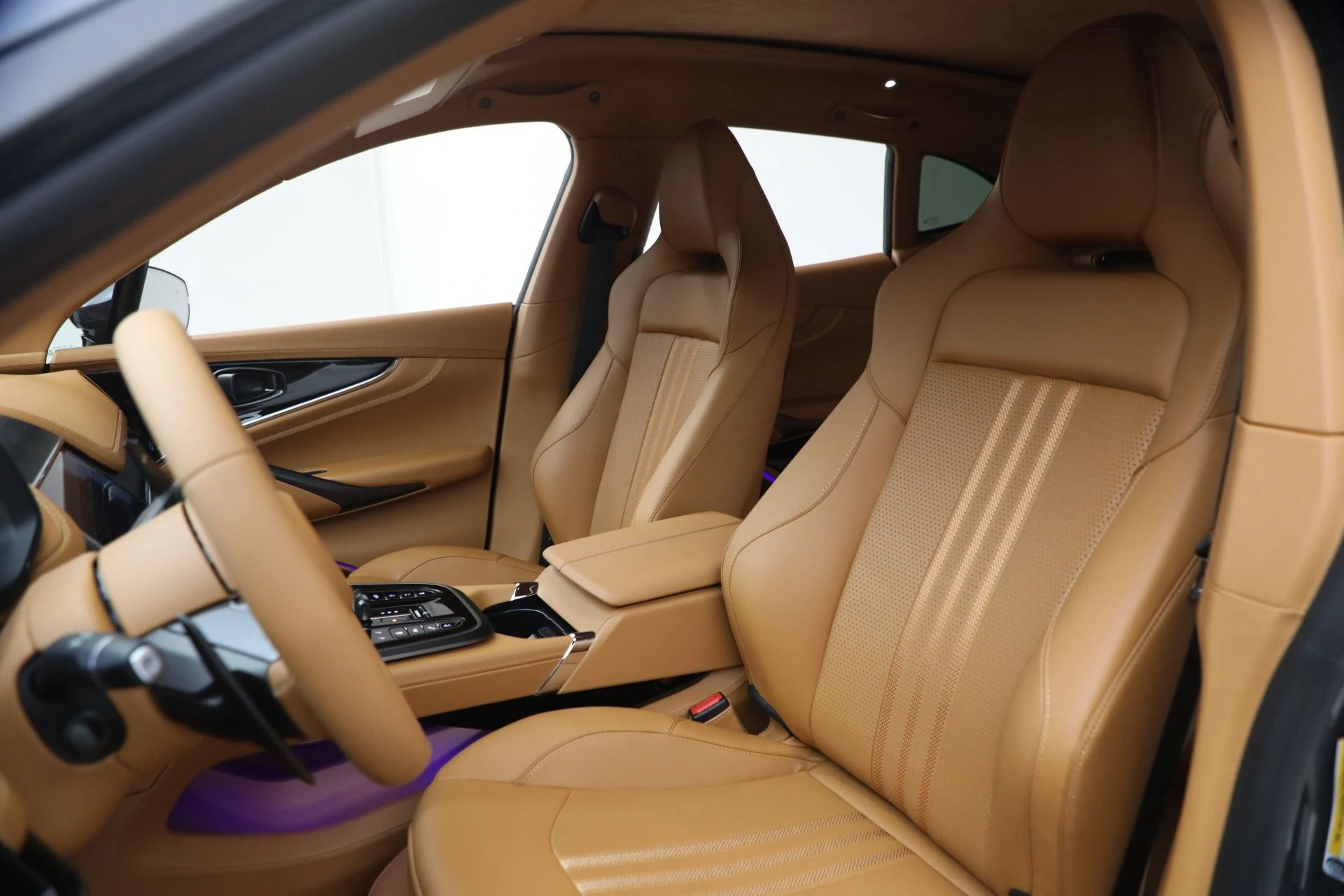 mph016_1483287986_New_2026_Aston_Martin_DBX_707_1770419667_64660ef27d