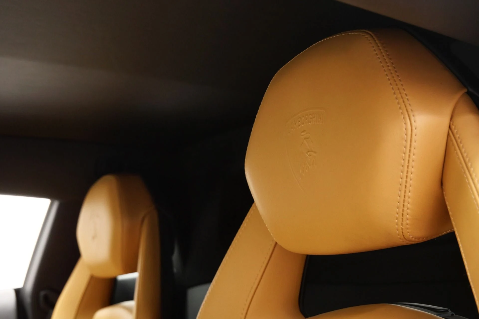 mph016_1483341859_Used_2014_Lamborghini_Aventador_LP_700_4_Beautiful_Color_Combination_Transparent_Engine_Bonnet_1774983686_3ff7bc5244