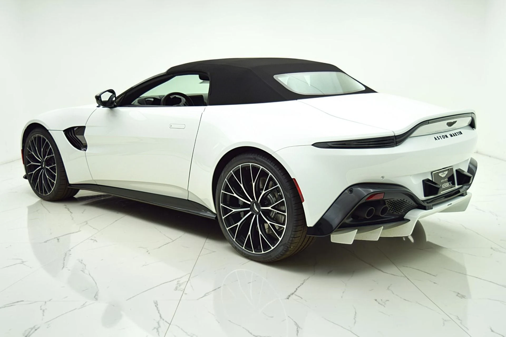 mph016_1487514441_Used_2023_Aston_Martin_Vantage_Roadster_ea7b028858