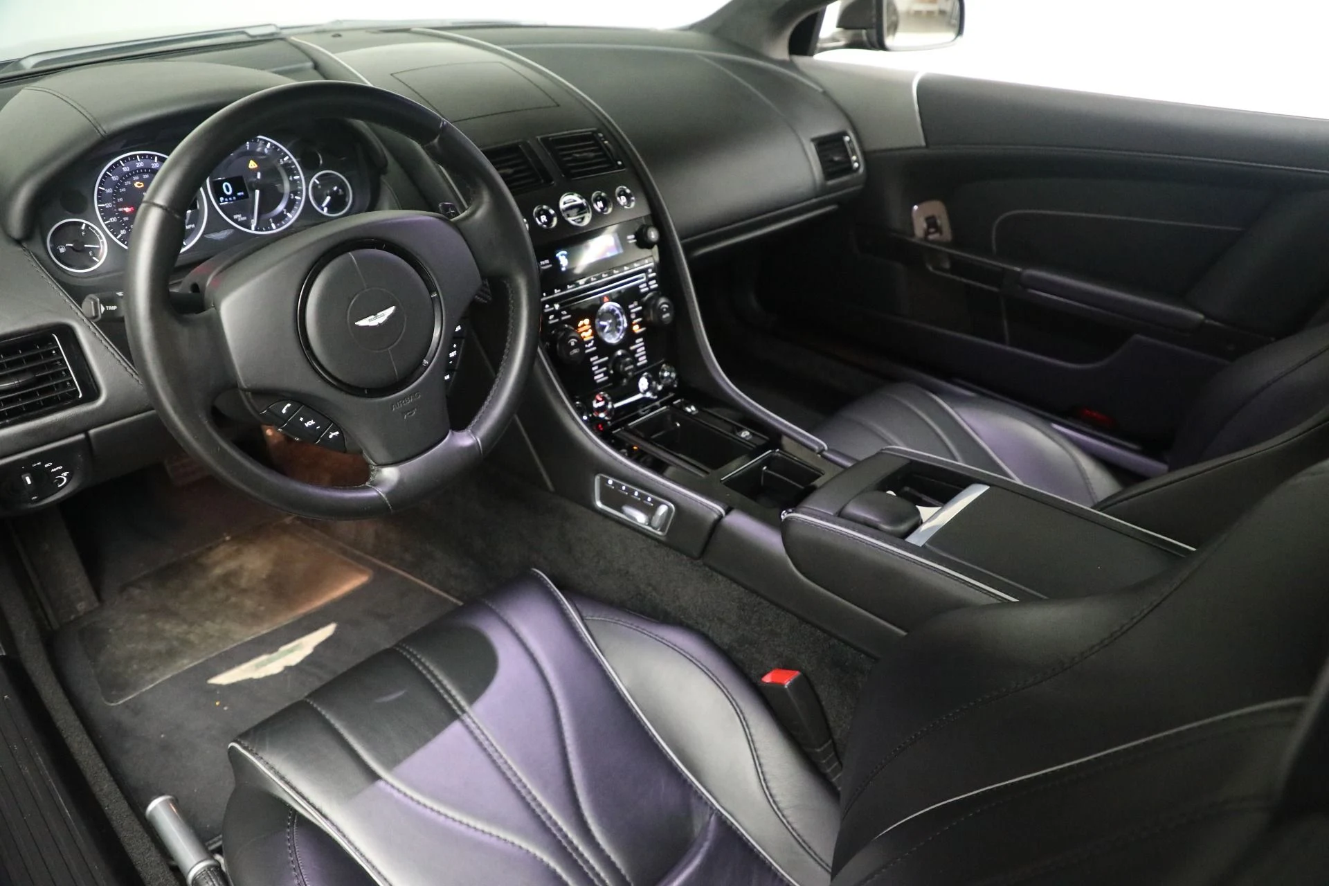 mph016_1487605577_Used_2015_Aston_Martin_DB_9_Carbon_Edition_e7d35cd980