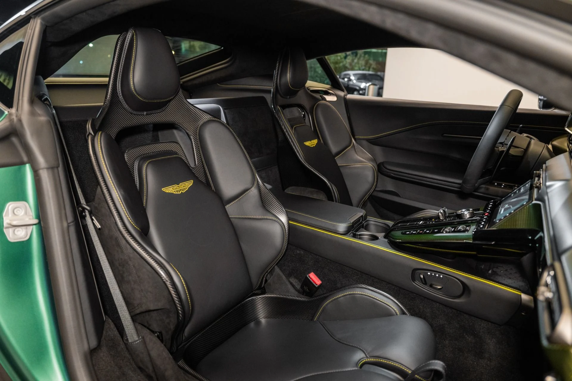mph016_1503758113_New_2025_Aston_Martin_Vantage_1734713589_da49f477e6