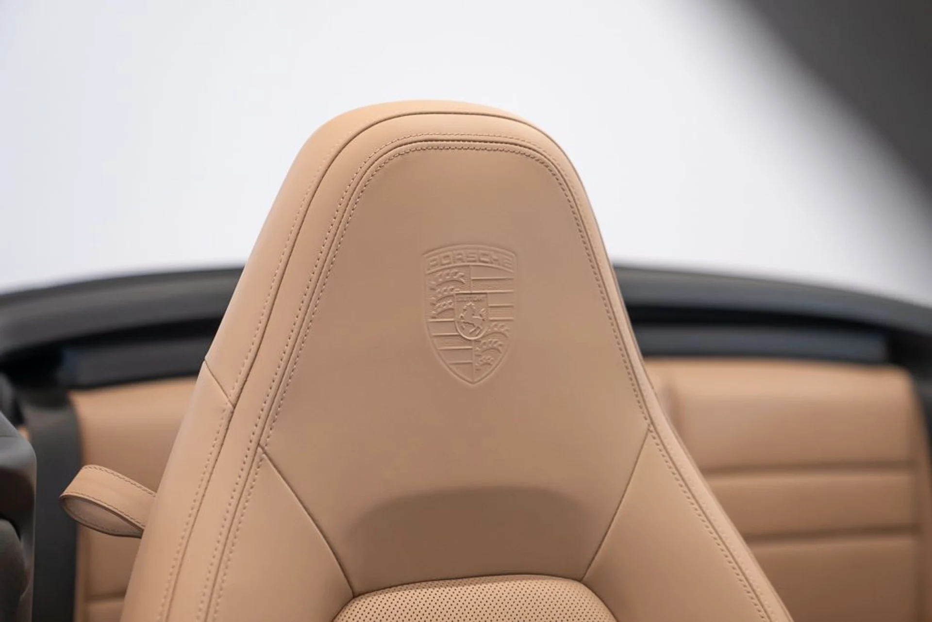 mph016_1504304989_porsche_911_2022_jpg_v_1780407122_5757d3d1ea