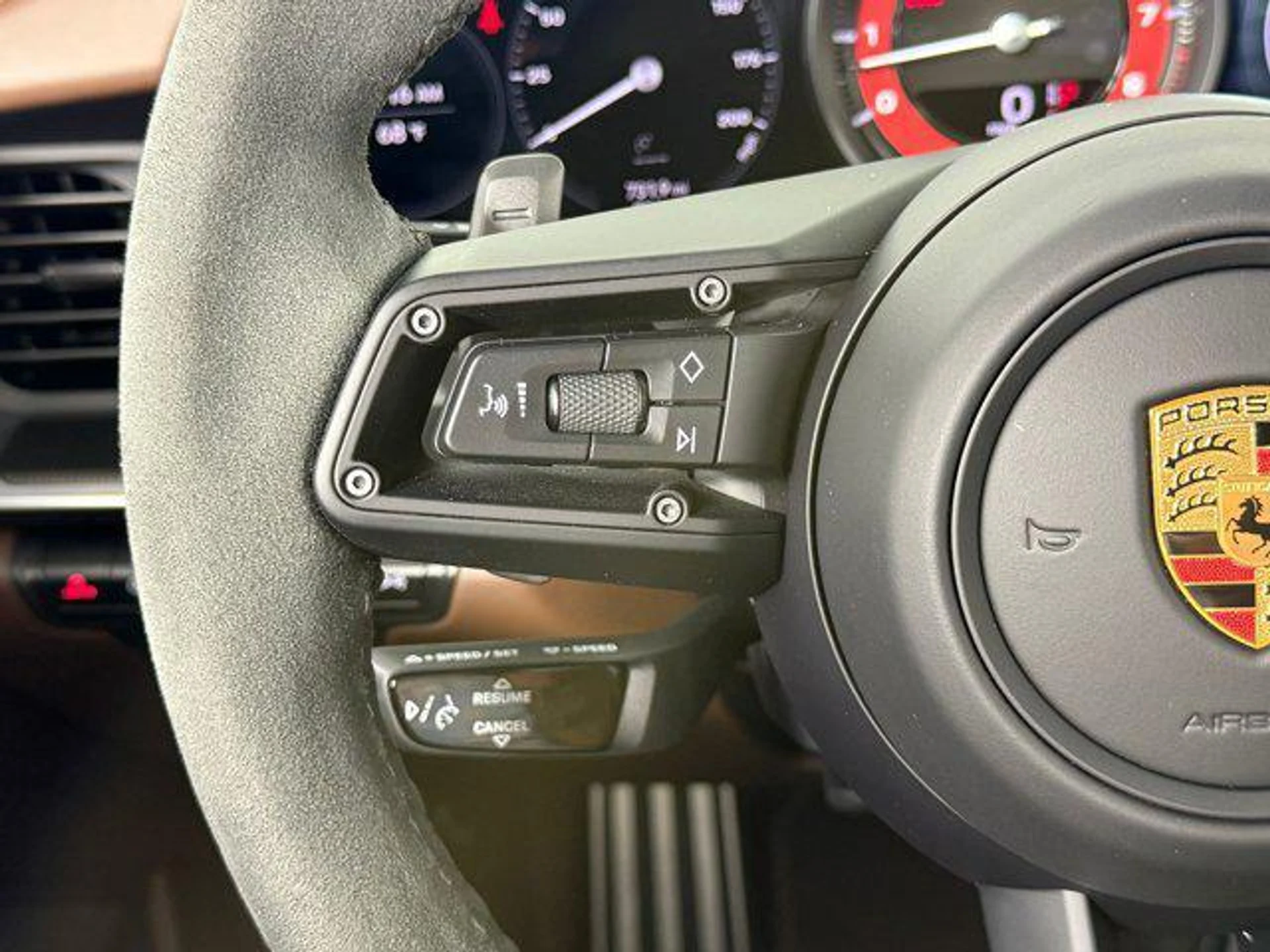 mph016_1510858076_e51v_Ssn_RQ_1_F2c_Z_I_Ix_Dhv_Vu_L1_w_18191c1b22