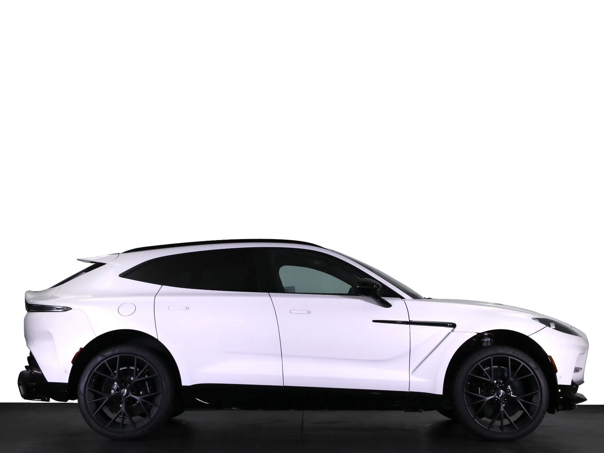 mph016_1515014123_New_2025_Aston_Martin_DBX_707_1758482627_e4312c7f5d