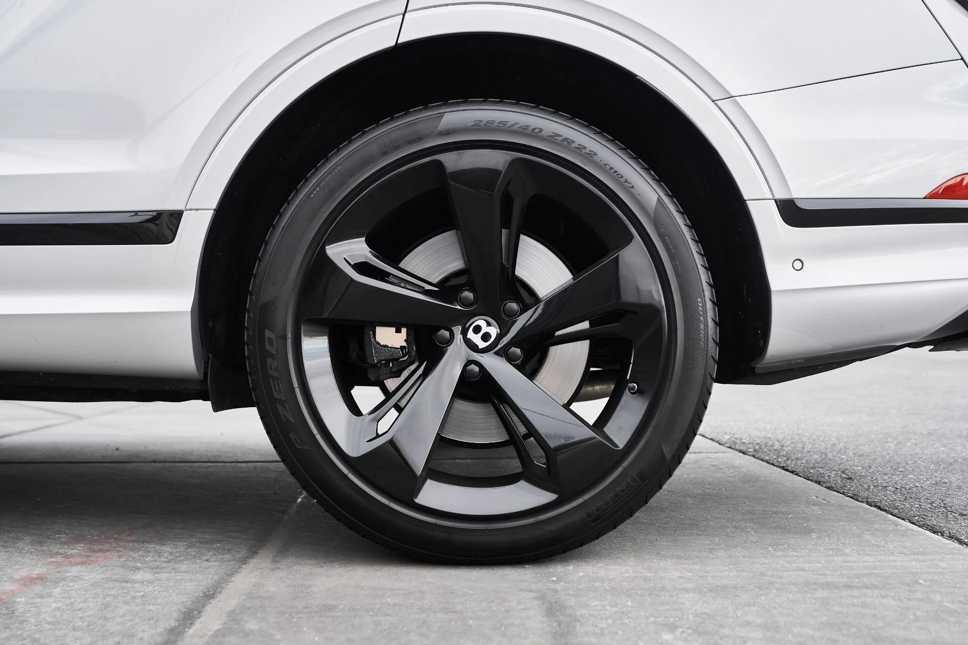 mph016_151766930_Used_2023_Bentley_Bentayga_EWB_Azure_1763502488_eedcbf90a2