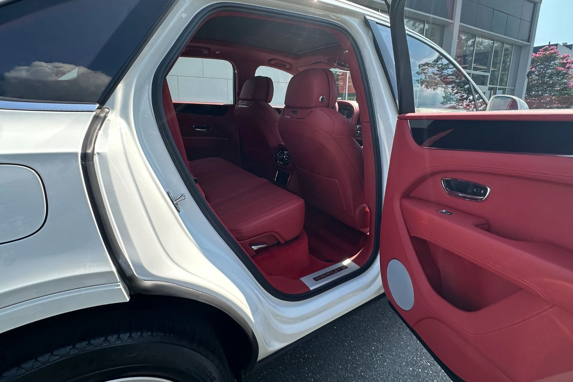 mph016_1518738470_Used_2022_Bentley_Bentayga_V8_1786356025_8028ae5c25