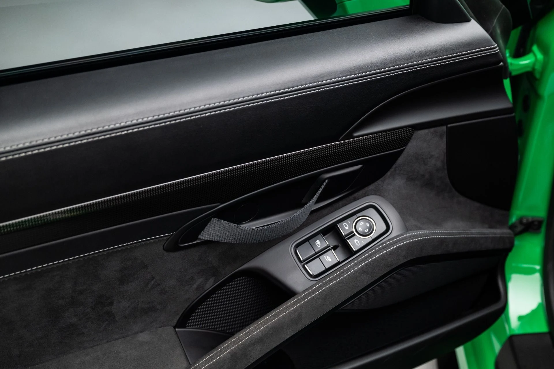 mph016_151959028_12045_p17_l_11d2e7ce9f