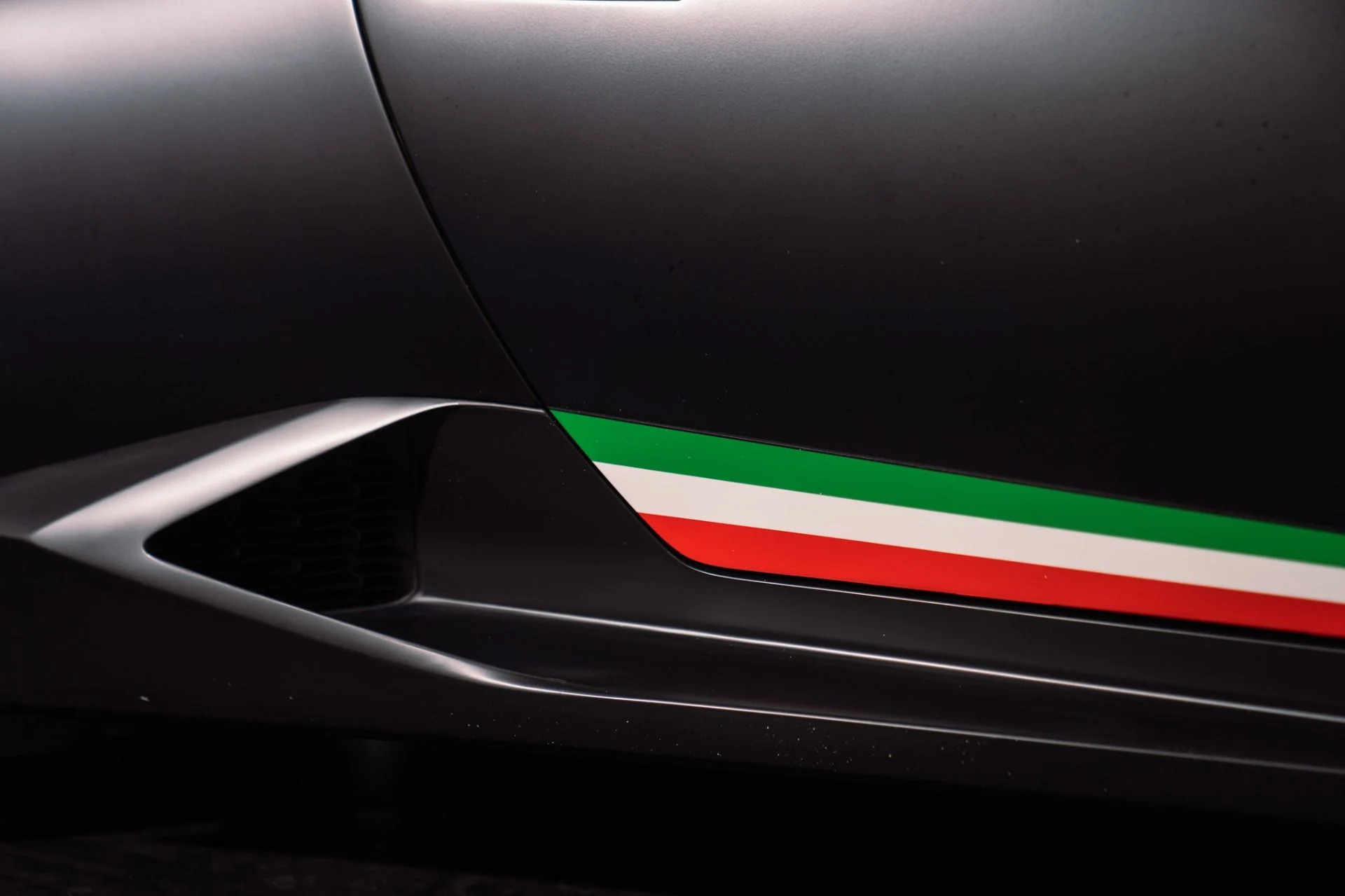 mph016_151961514_Used_2018_Lamborghini_Huracan_LP_640_4_Performante_Ad_Personam_Paint_and_Interior_Massive_Sticker_1791560590_71b816828e