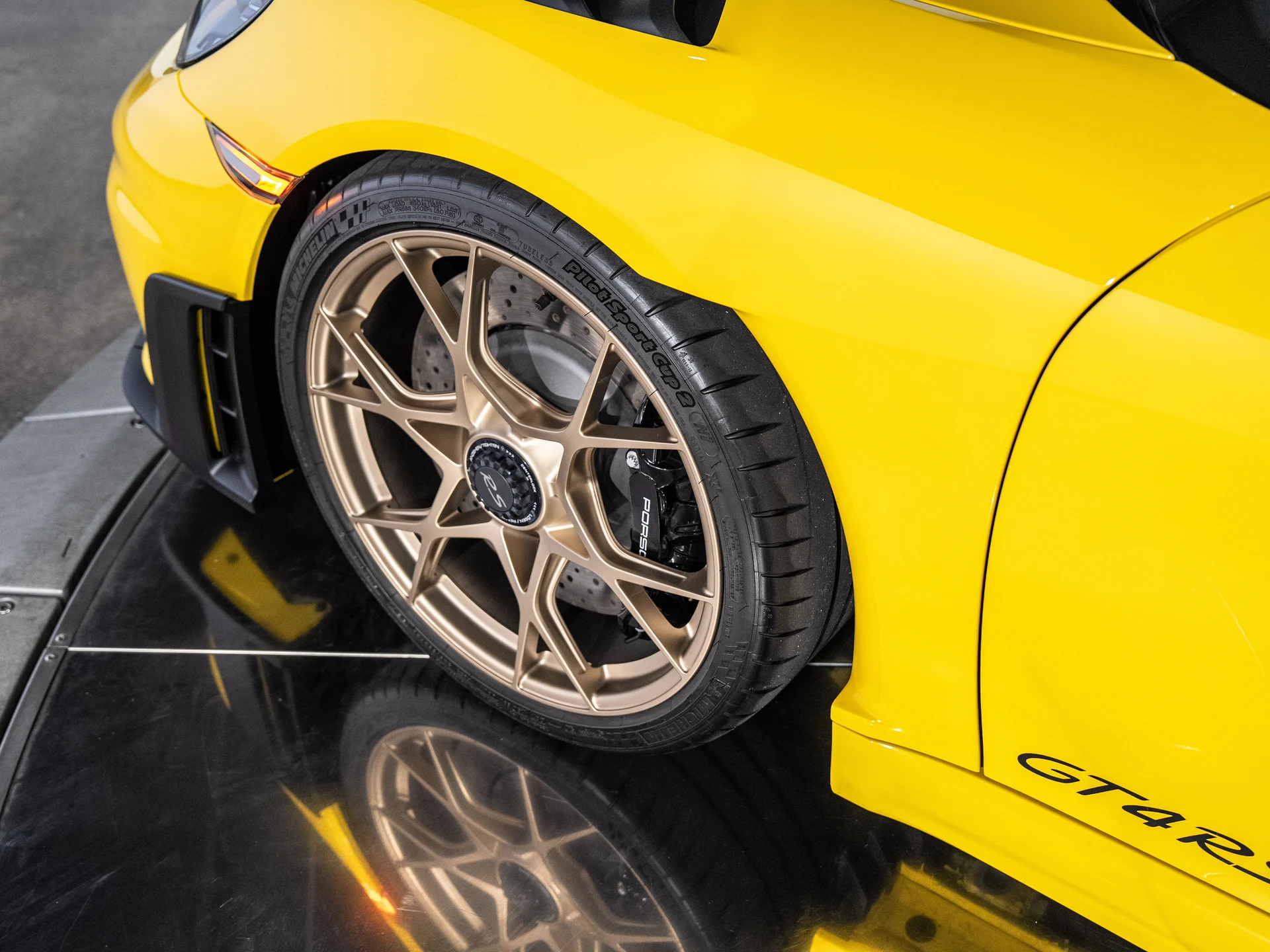 mph016_152558443_17_c8ef3c3132