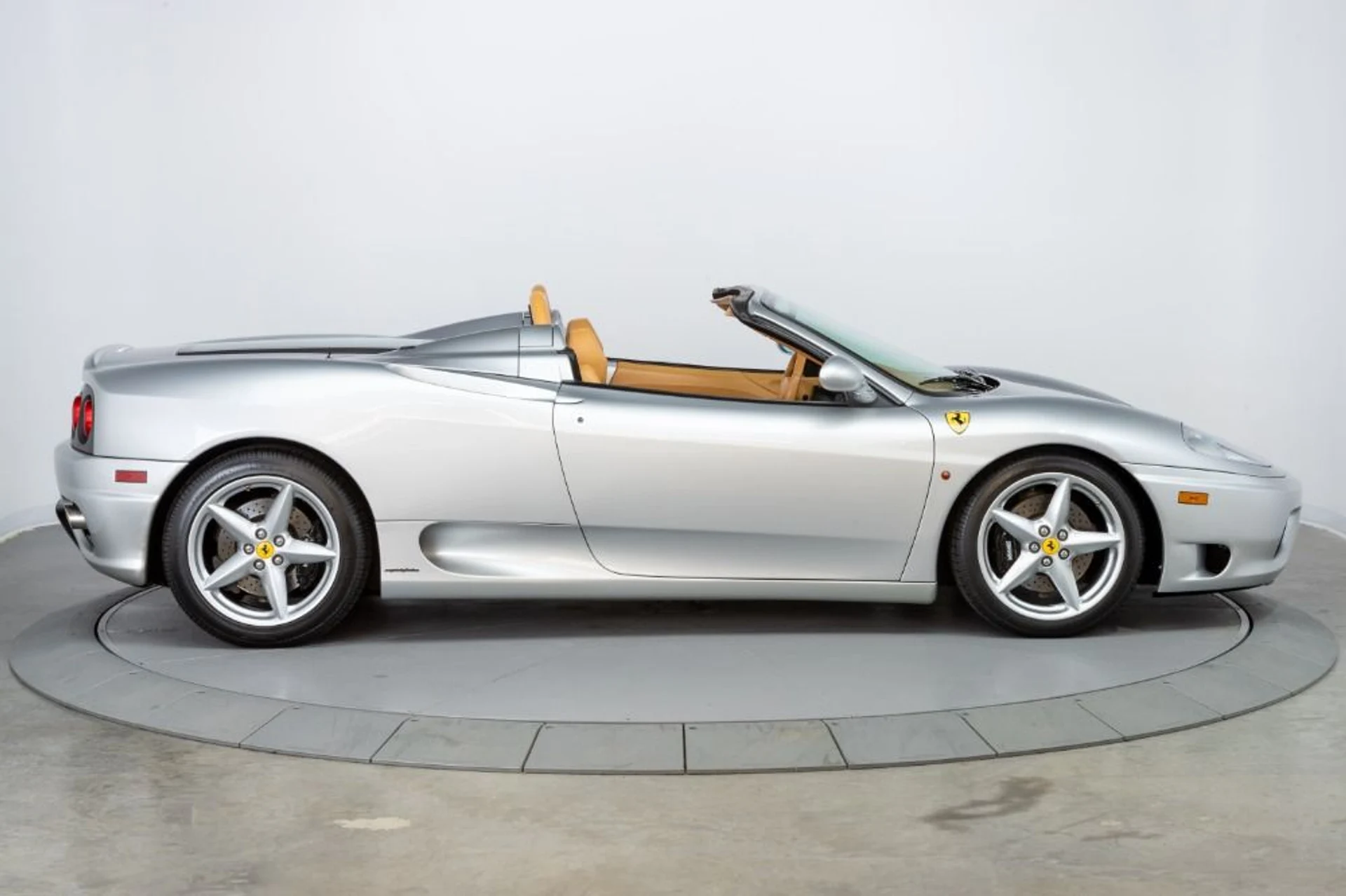 mph016_1528890350_Used_2003_Ferrari_360_Spider_a5eb177094