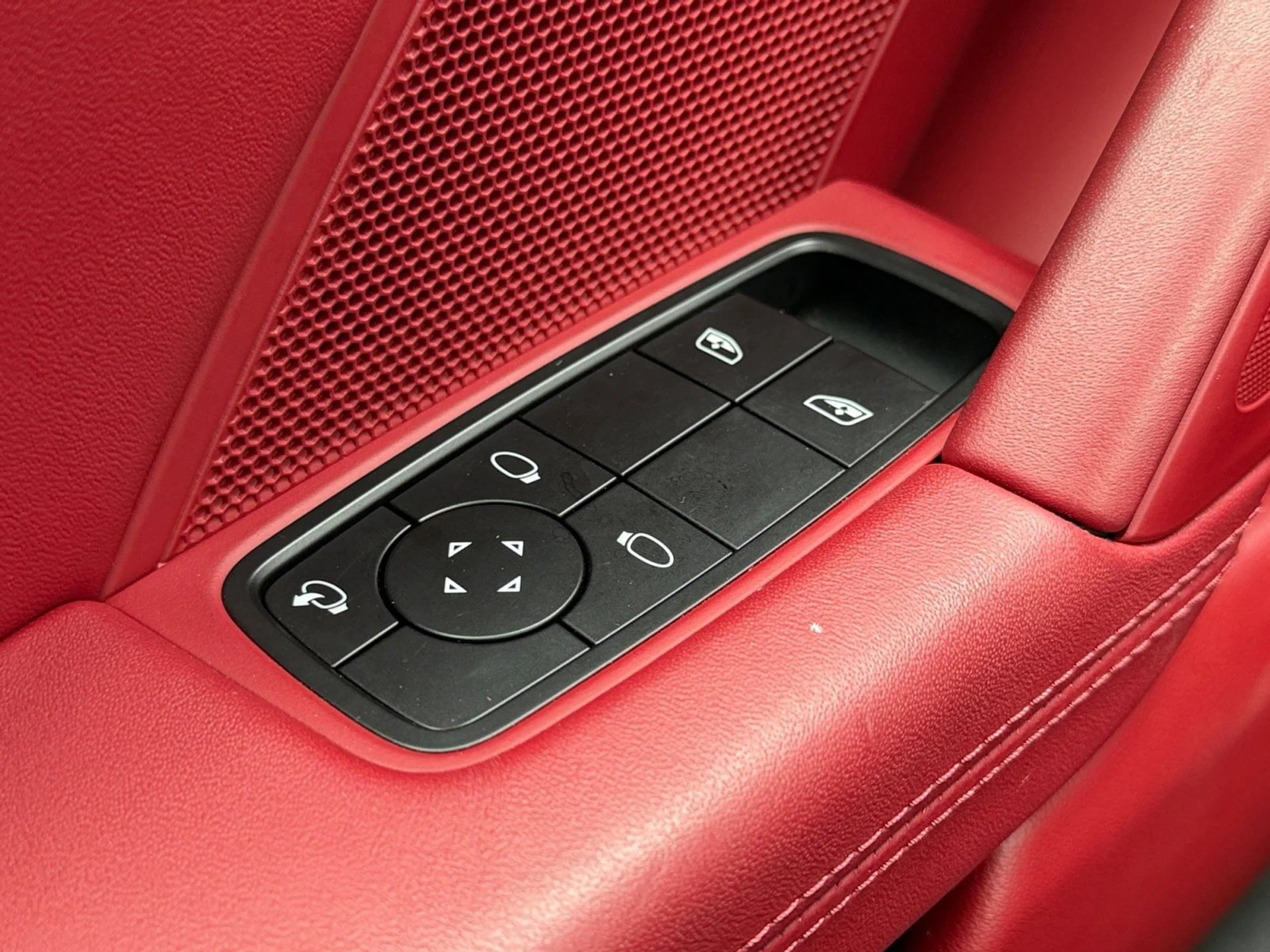 mph016_153039245_3117110719d8f73d04d4ec1c4fe65db3x_251450e006