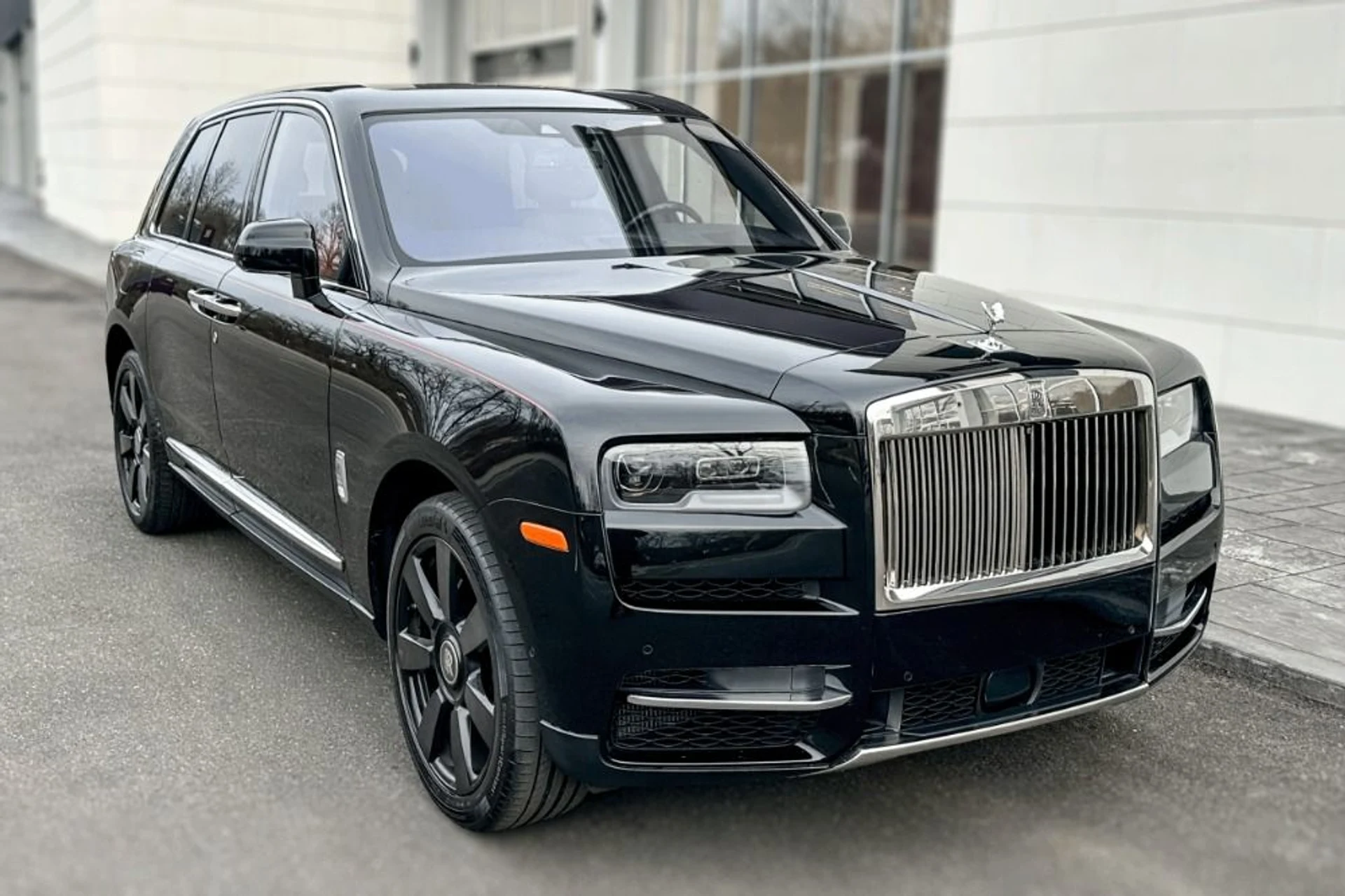 mph016_1530676861_Used_2020_Rolls_Royce_Cullinan_1768571704_48c73ccfcc