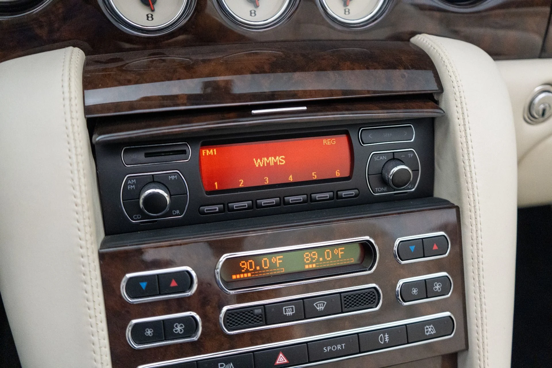 mph016_15343862_Used_2009_Bentley_Azure_1776719869_abbcb84ad4