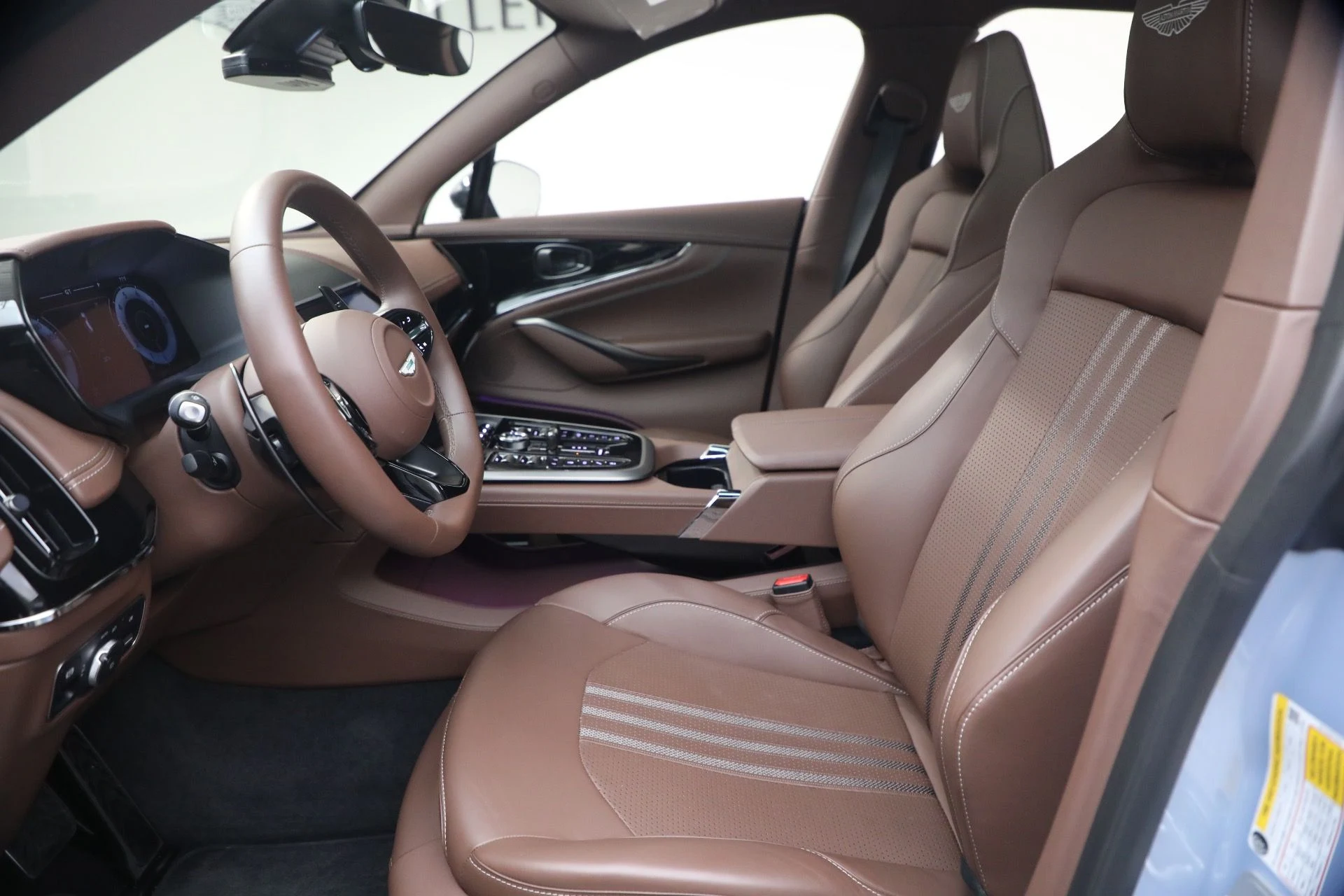 mph016_1536122170_Used_2026_Aston_Martin_DBX_707_1780931423_b2206e6af7