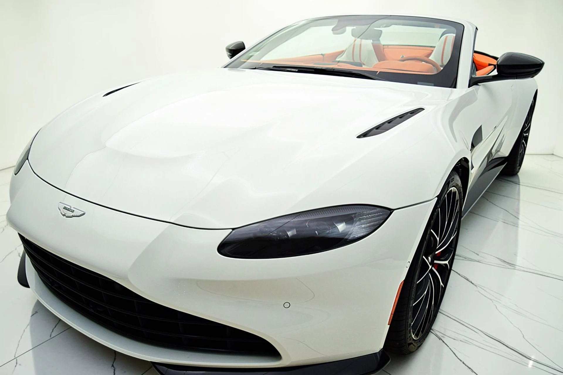 mph016_1537411737_Used_2023_Aston_Martin_Vantage_Roadster_b643d4b16a