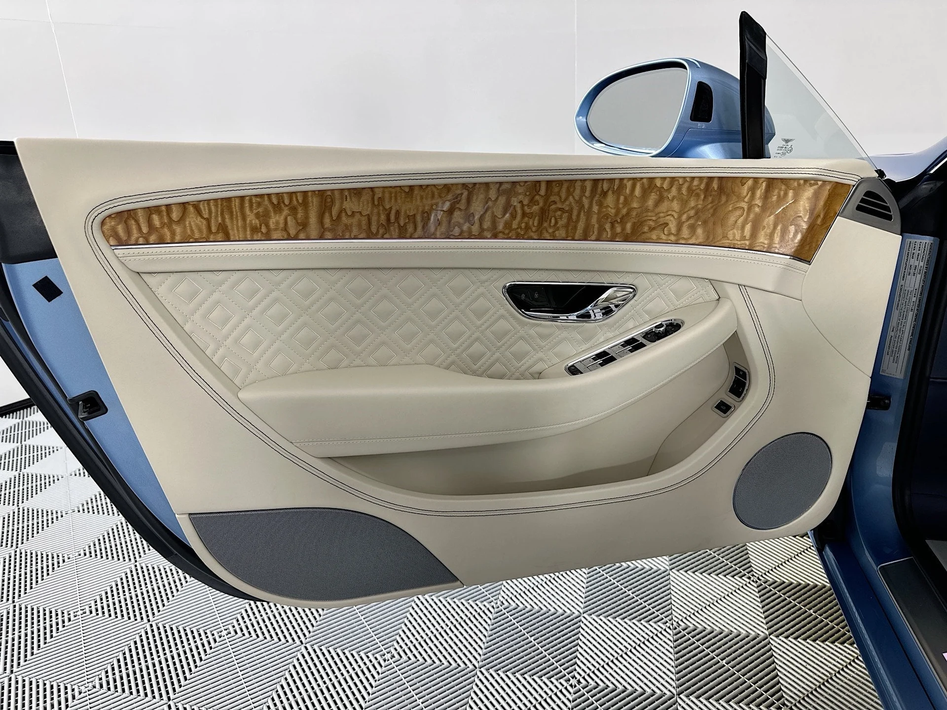 mph016_1544722889_17_42cce641d1